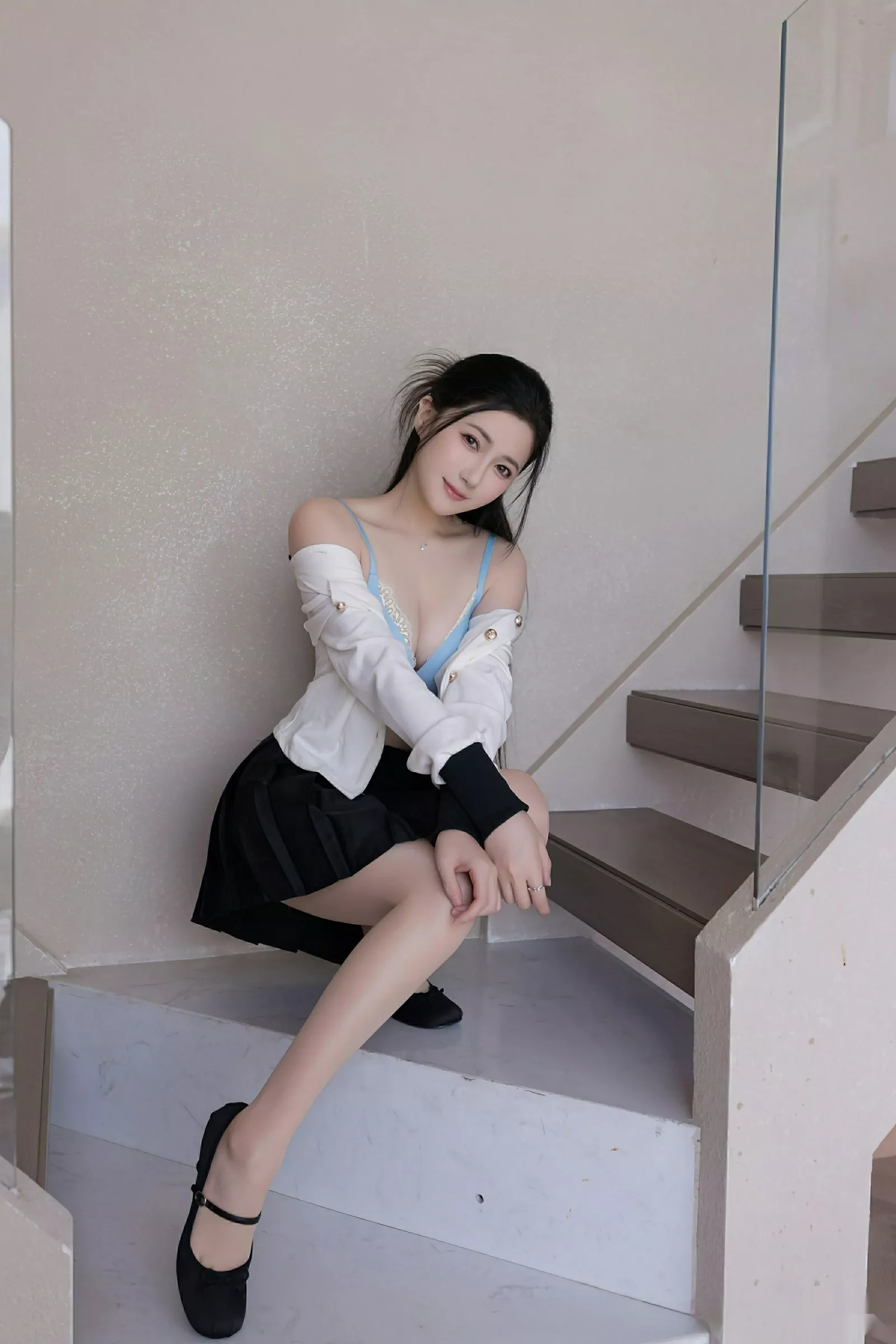 鱼子酱Fish性感白上衣配黑短裙露超薄肉丝秀曼妙身材绝美写真 第 13 张