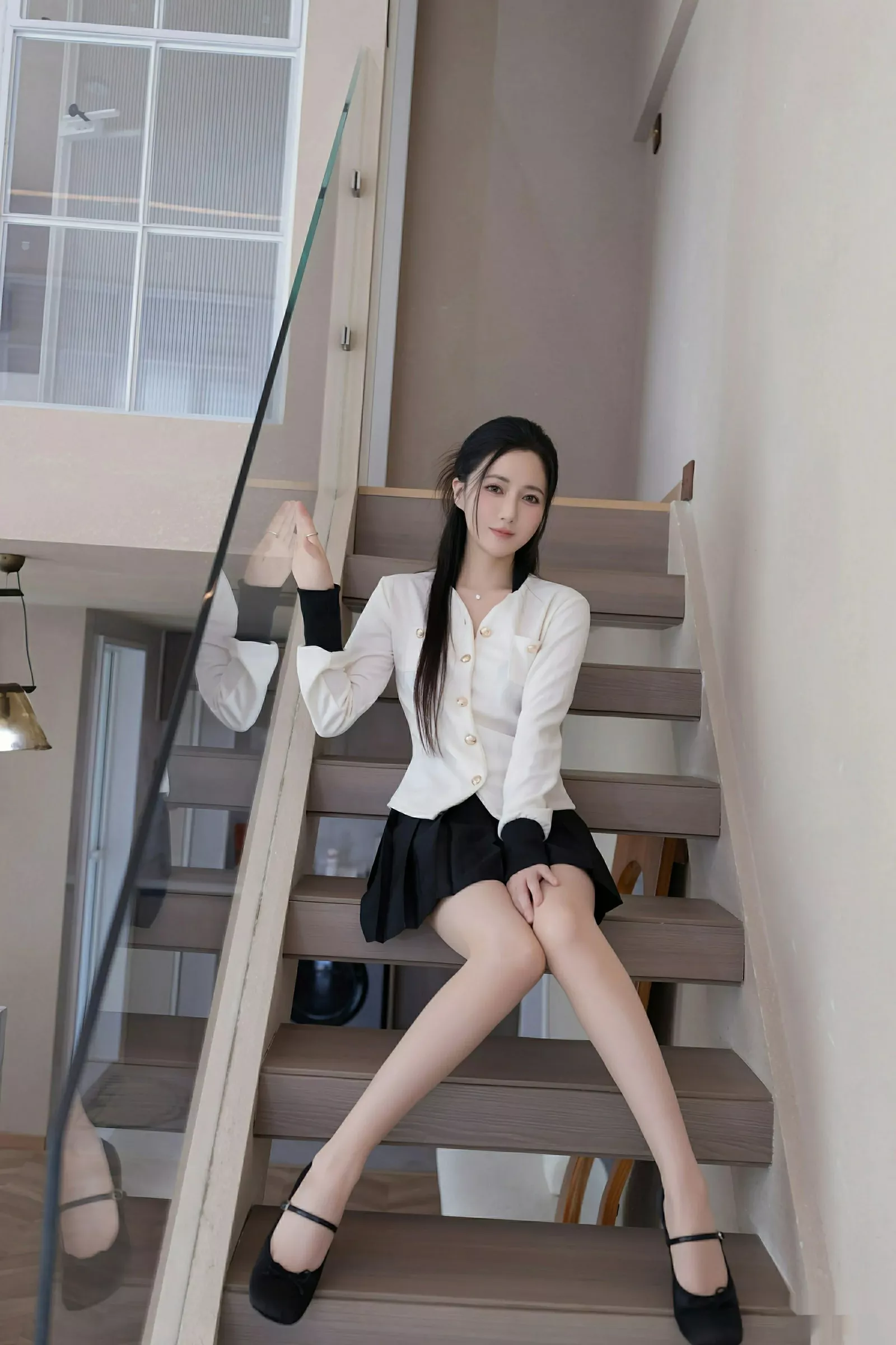 鱼子酱Fish性感白上衣配黑短裙露超薄肉丝秀曼妙身材绝美写真 第 22 张