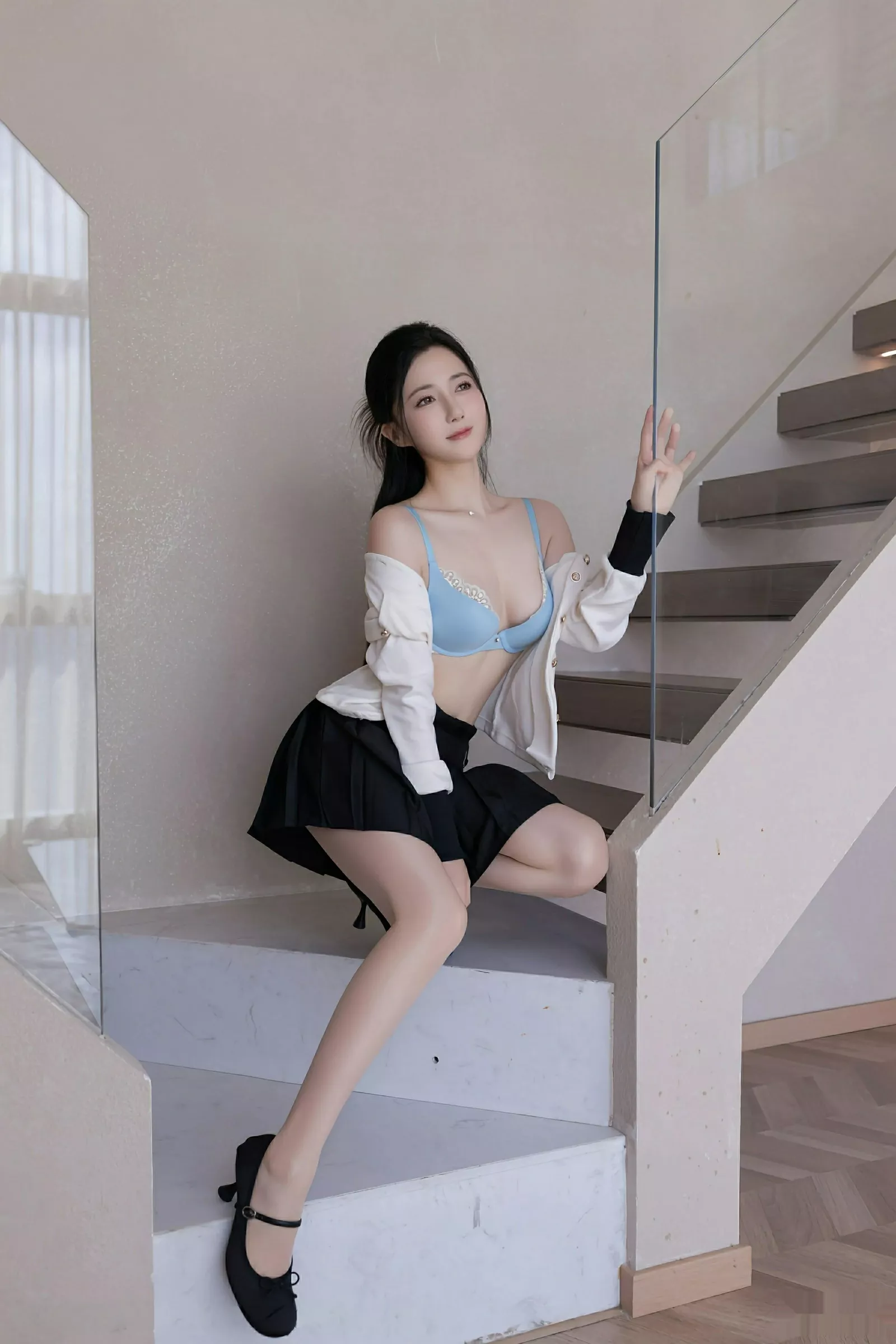 鱼子酱Fish性感白上衣配黑短裙露超薄肉丝秀曼妙身材绝美写真 第 25 张
