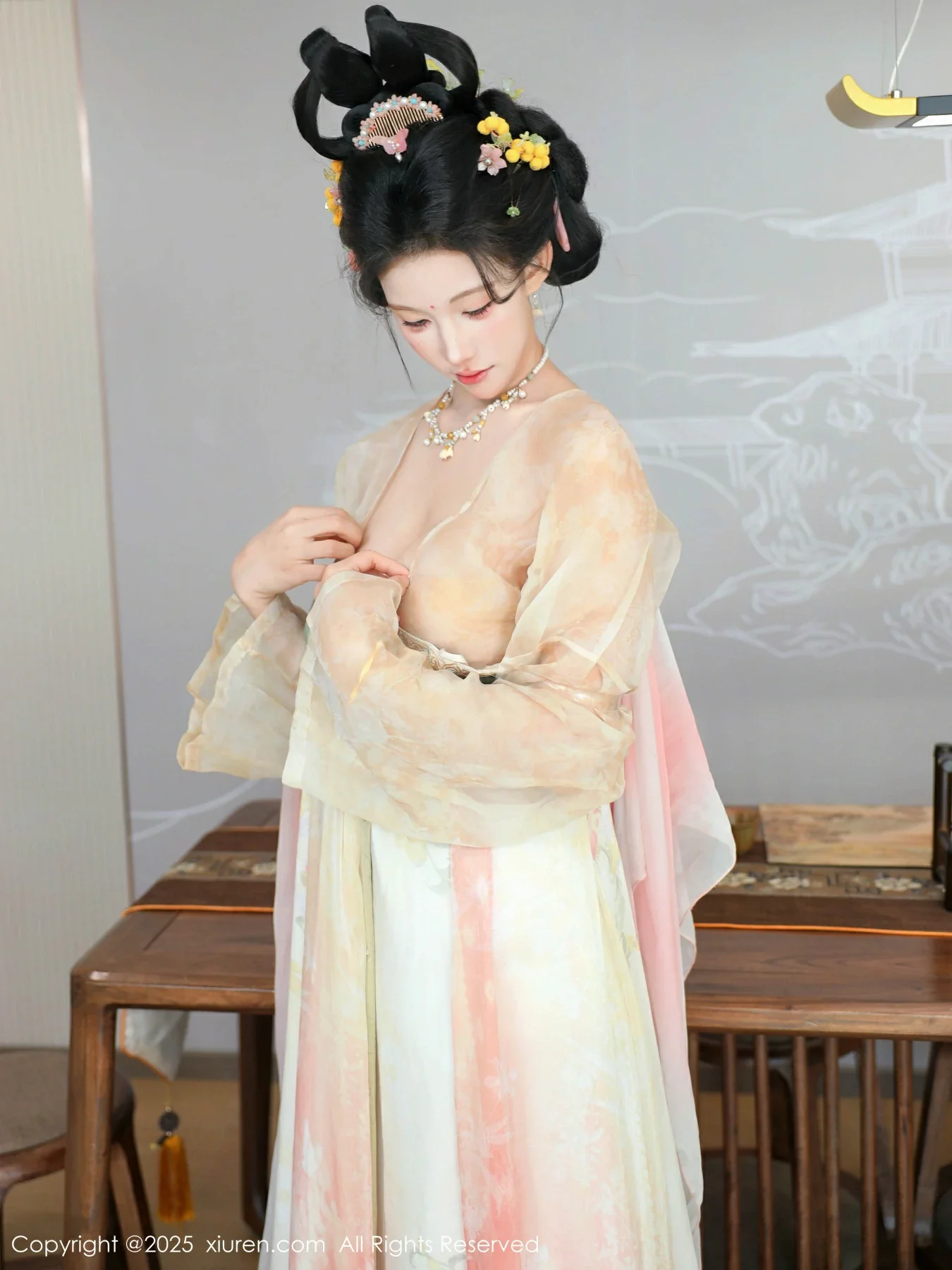 梨霜儿古典主题性感浅色古装服饰秀丰腴身材迷人美腿写真 第 104 张