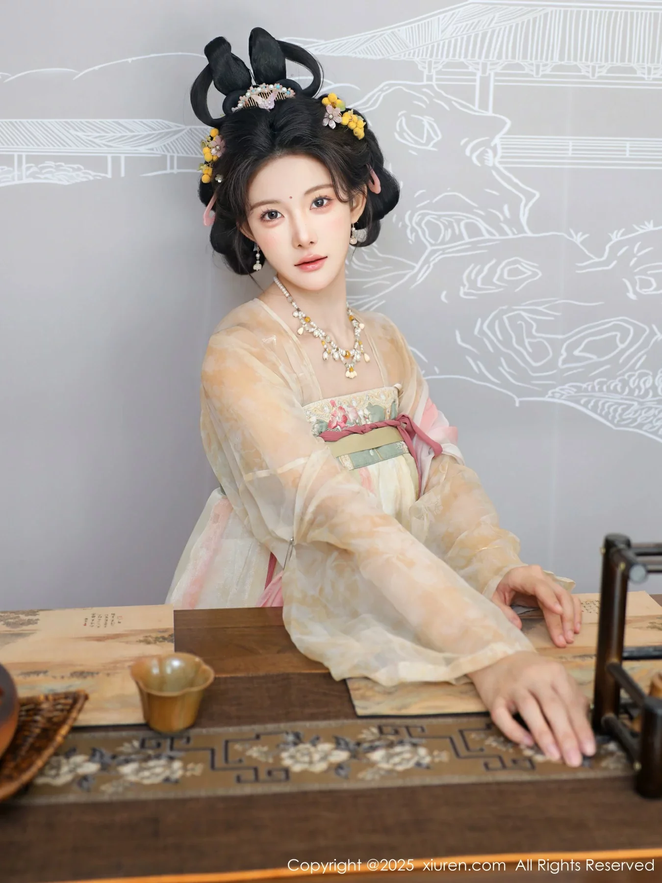 梨霜儿古典主题性感浅色古装服饰秀丰腴身材迷人美腿写真 第 11 张