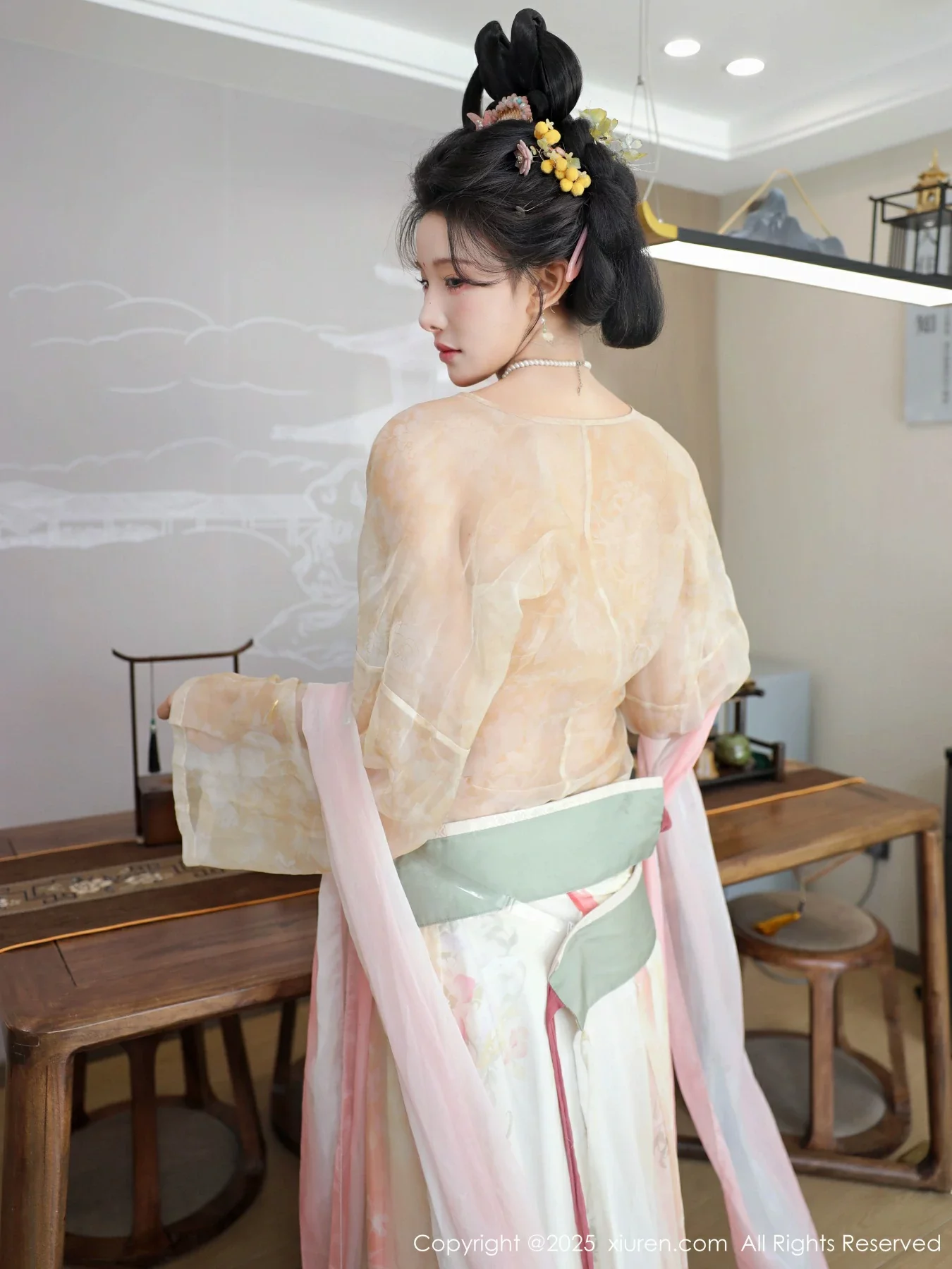 梨霜儿古典主题性感浅色古装服饰秀丰腴身材迷人美腿写真 第 111 张