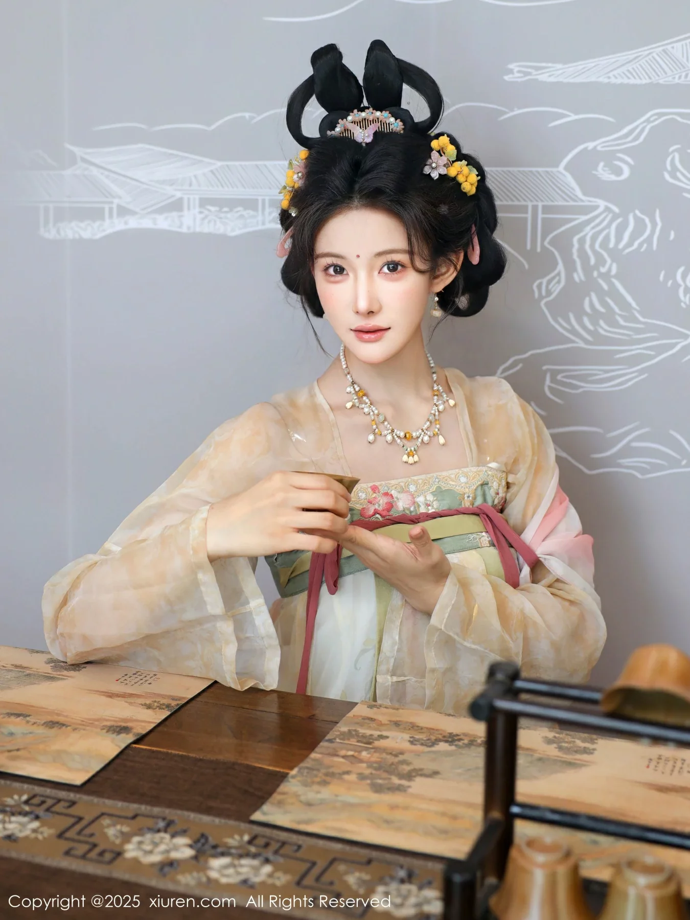 梨霜儿古典主题性感浅色古装服饰秀丰腴身材迷人美腿写真 第 13 张