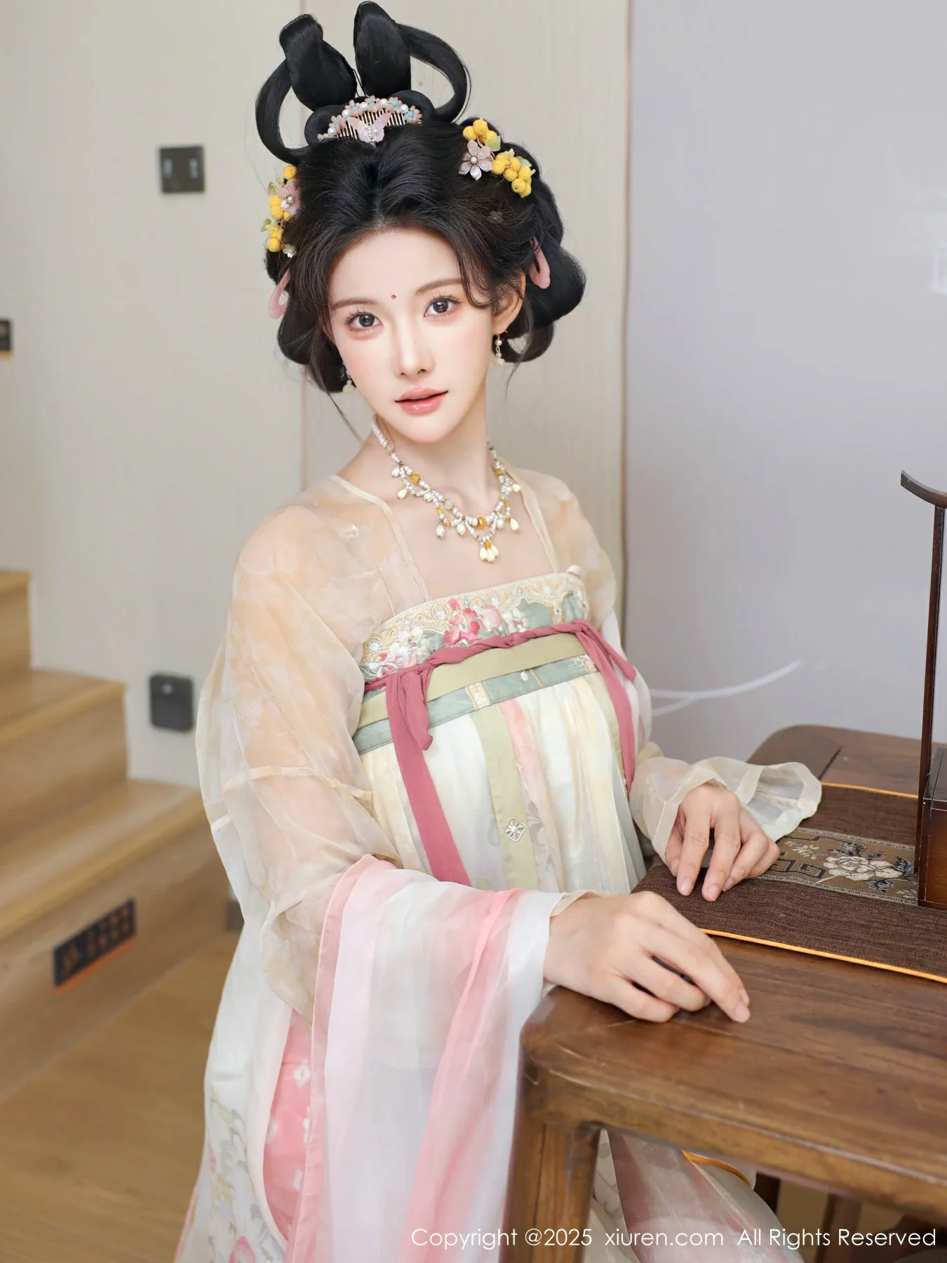梨霜儿古典主题性感浅色古装服饰秀丰腴身材迷人美腿写真 第 28 张