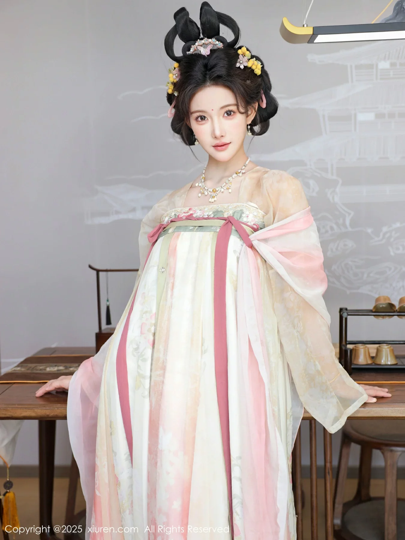 梨霜儿古典主题性感浅色古装服饰秀丰腴身材迷人美腿写真 第 34 张