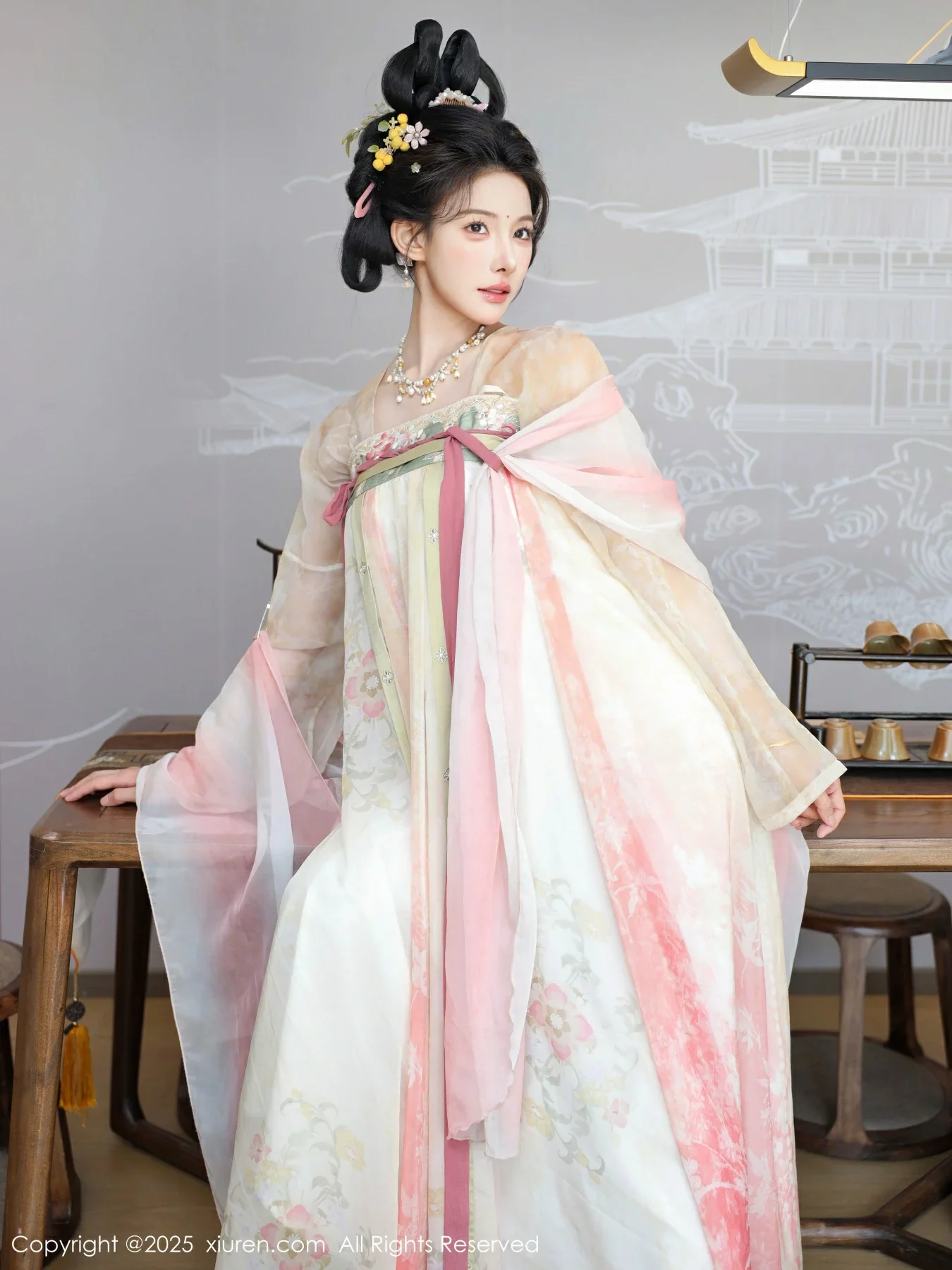 梨霜儿古典主题性感浅色古装服饰秀丰腴身材迷人美腿写真 第 35 张