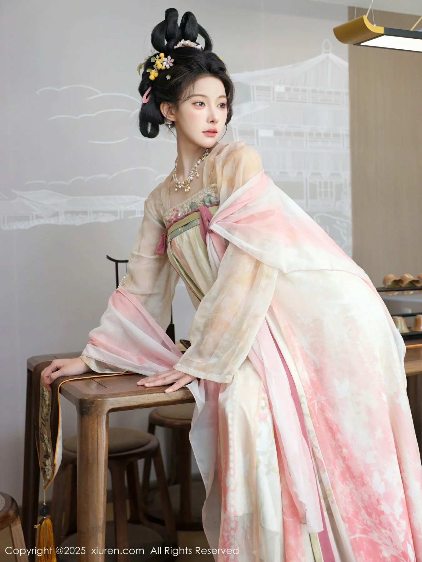 梨霜儿古典主题性感浅色古装服饰秀丰腴身材迷人美腿写真 第 37 张