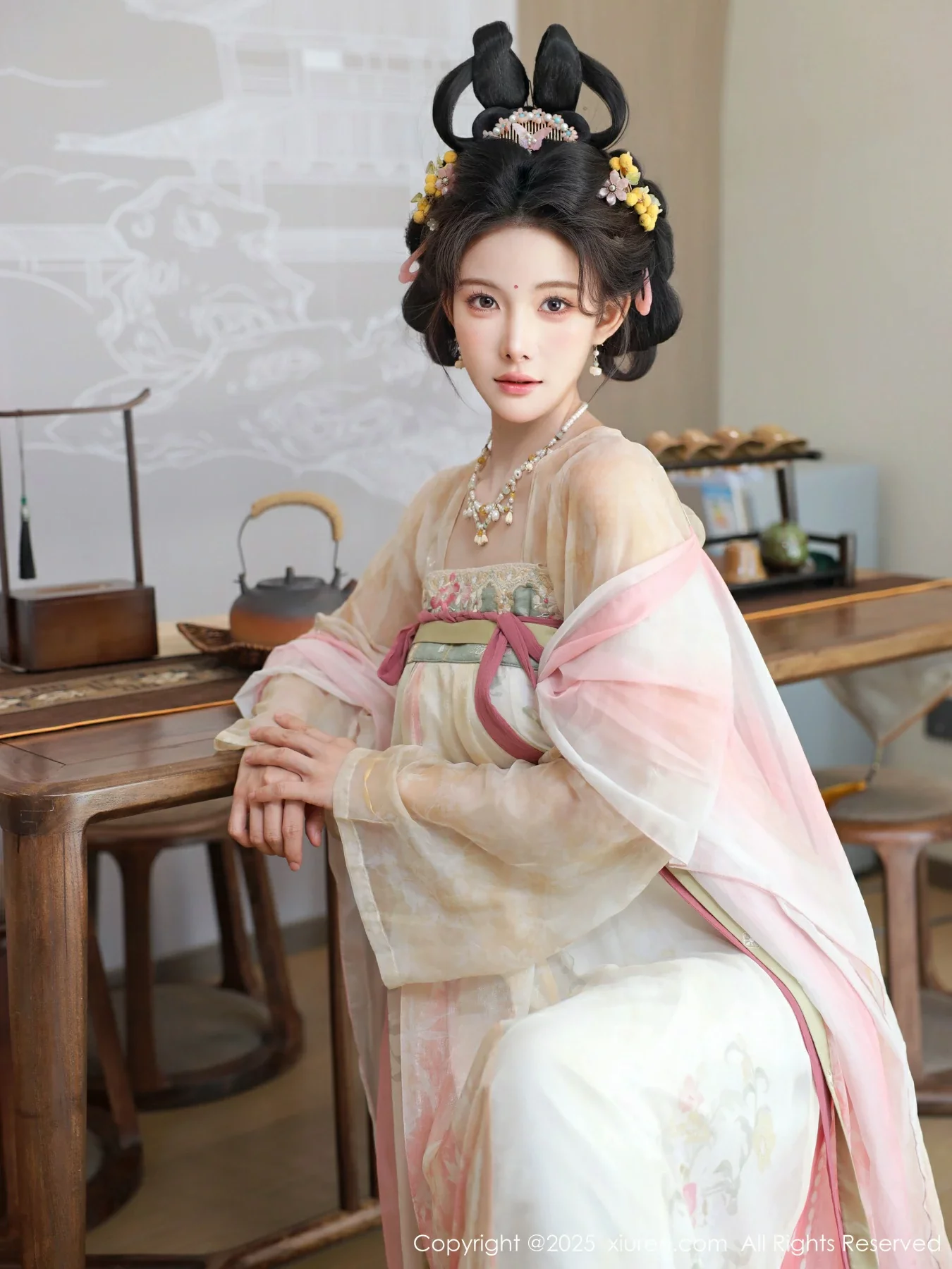 梨霜儿古典主题性感浅色古装服饰秀丰腴身材迷人美腿写真 第 41 张