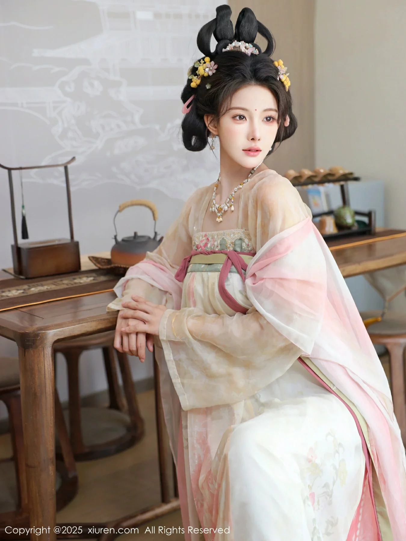 梨霜儿古典主题性感浅色古装服饰秀丰腴身材迷人美腿写真 第 44 张