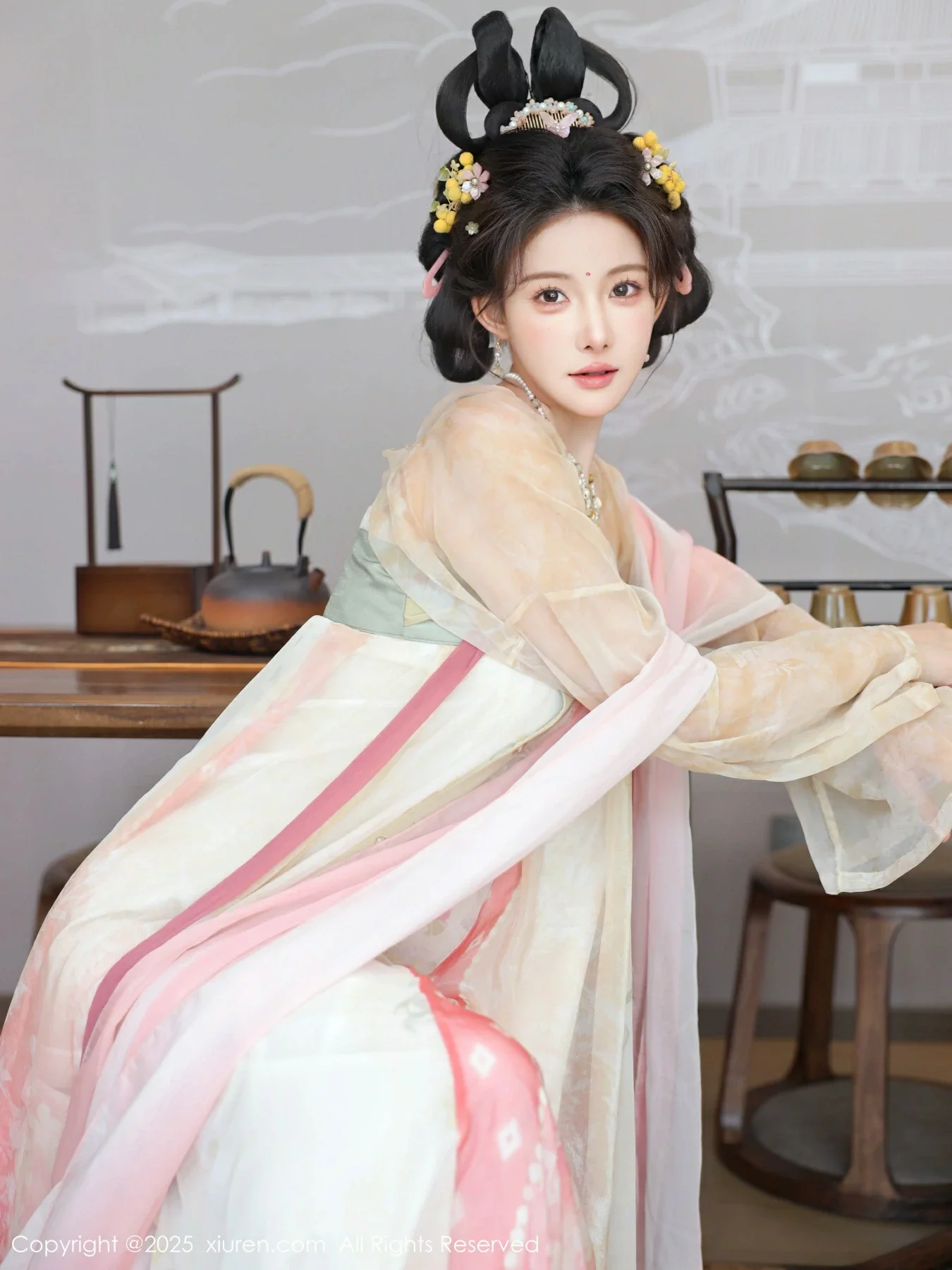梨霜儿古典主题性感浅色古装服饰秀丰腴身材迷人美腿写真 第 50 张