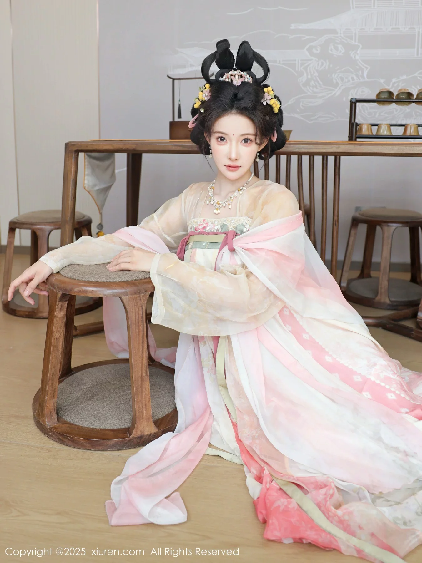梨霜儿古典主题性感浅色古装服饰秀丰腴身材迷人美腿写真 第 51 张