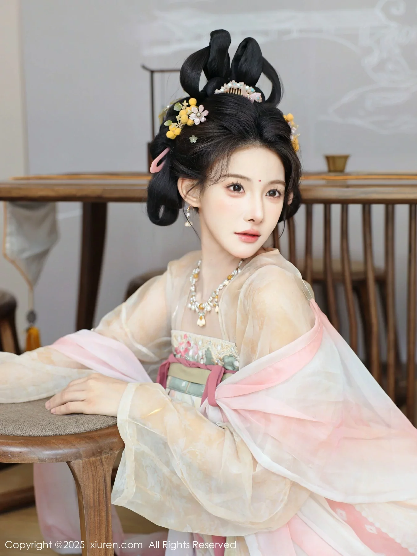 梨霜儿古典主题性感浅色古装服饰秀丰腴身材迷人美腿写真 第 54 张