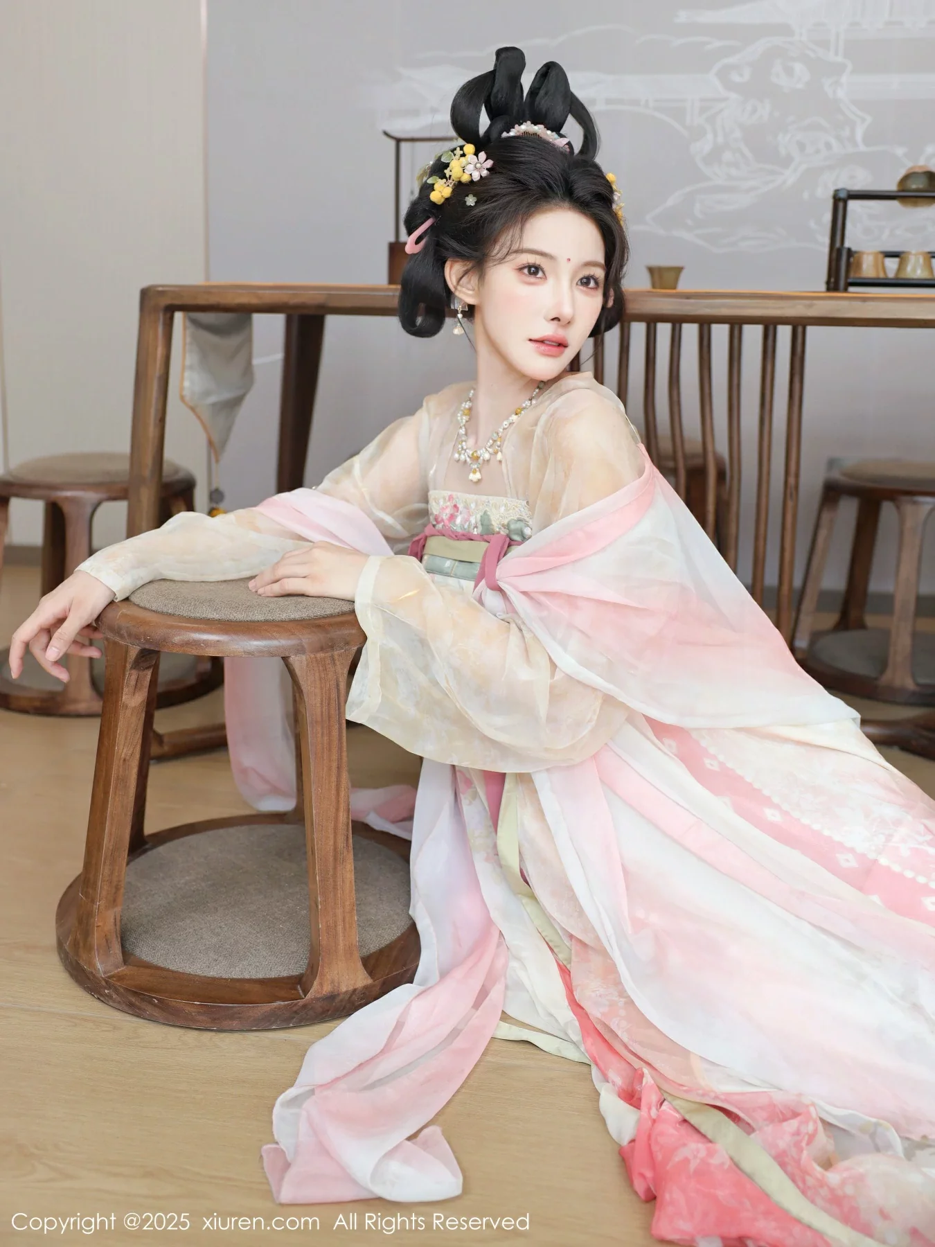 梨霜儿古典主题性感浅色古装服饰秀丰腴身材迷人美腿写真 第 55 张