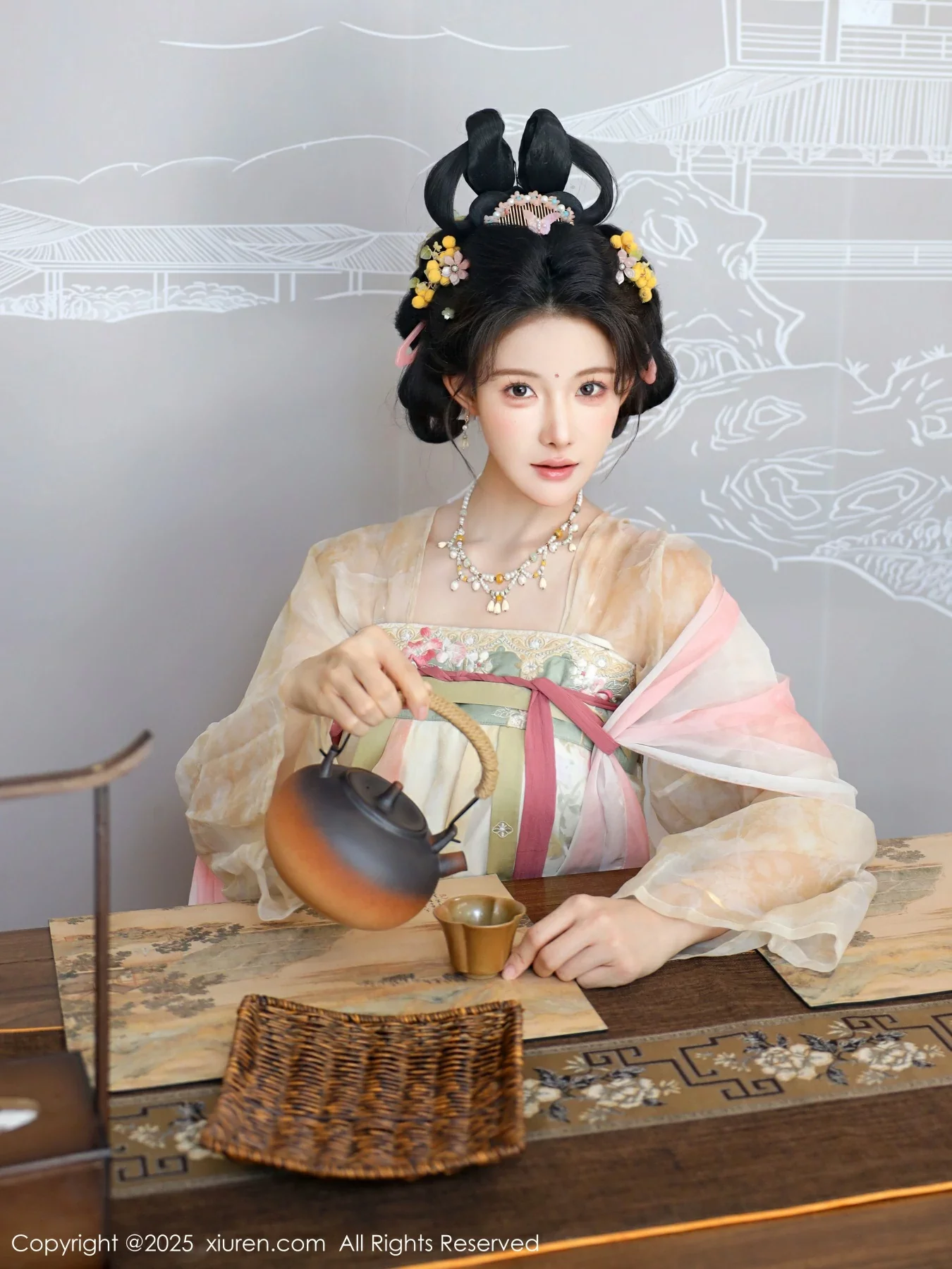 梨霜儿古典主题性感浅色古装服饰秀丰腴身材迷人美腿写真 第 6 张