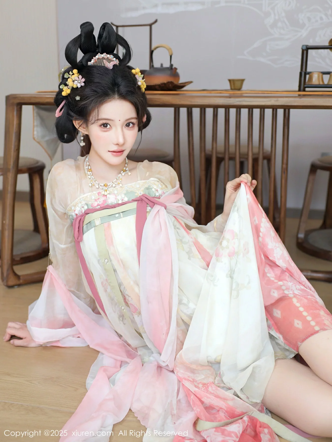 梨霜儿古典主题性感浅色古装服饰秀丰腴身材迷人美腿写真 第 62 张