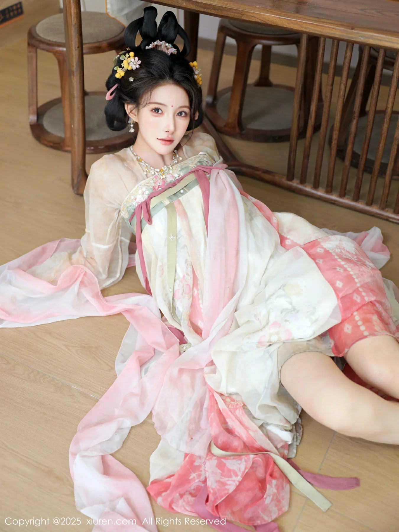 梨霜儿古典主题性感浅色古装服饰秀丰腴身材迷人美腿写真 第 67 张