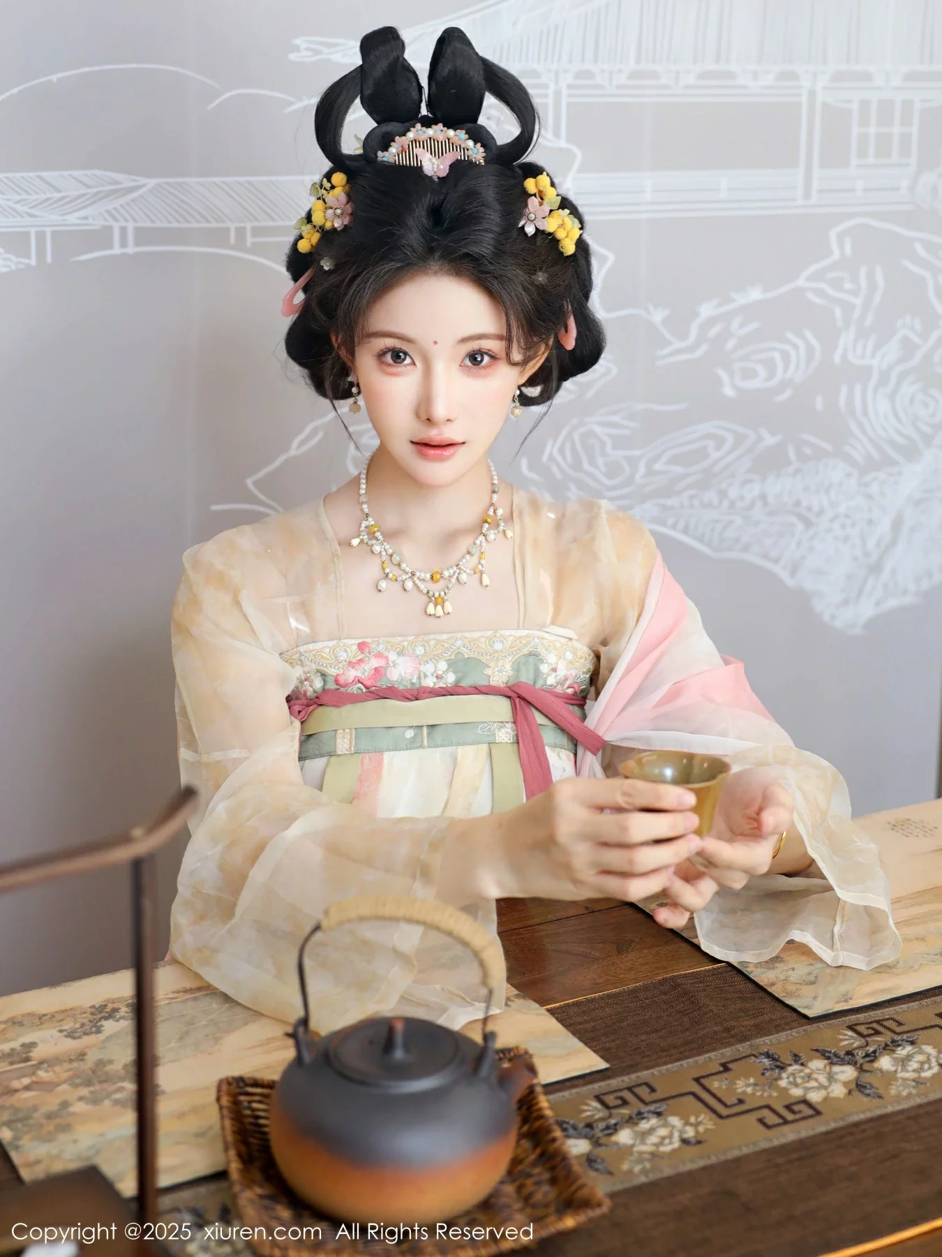 梨霜儿古典主题性感浅色古装服饰秀丰腴身材迷人美腿写真 第 7 张