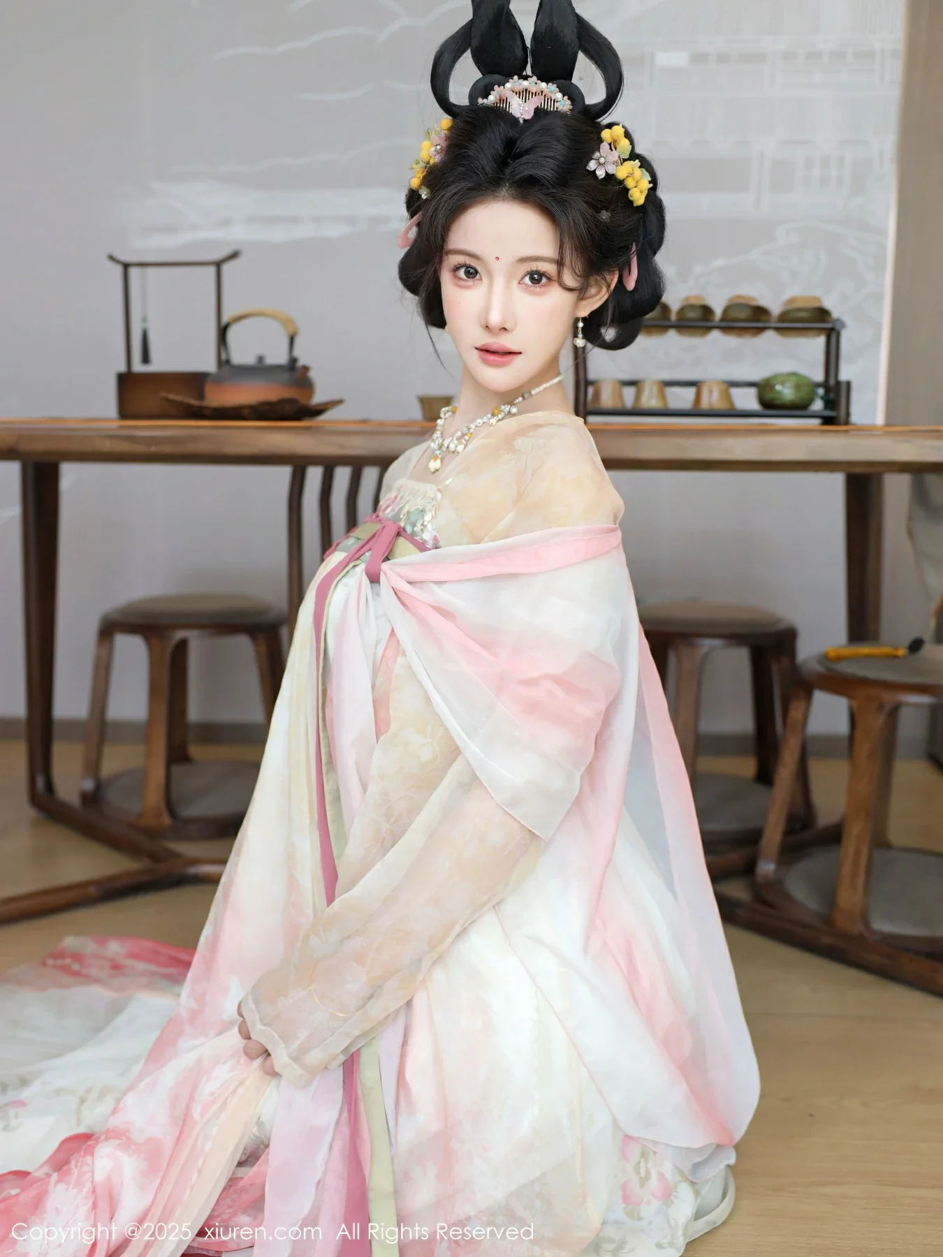 梨霜儿古典主题性感浅色古装服饰秀丰腴身材迷人美腿写真 第 75 张