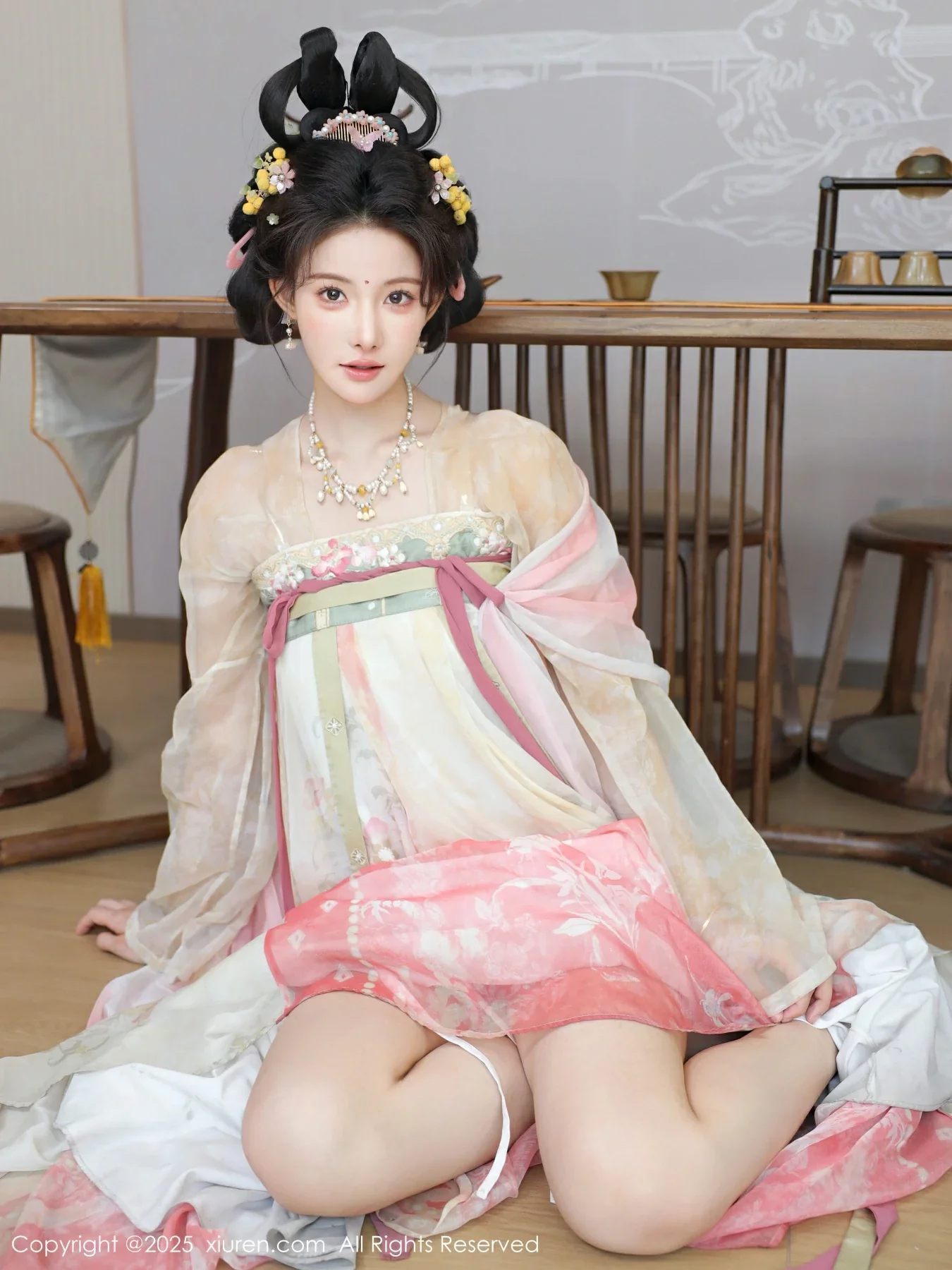 梨霜儿古典主题性感浅色古装服饰秀丰腴身材迷人美腿写真 第 78 张