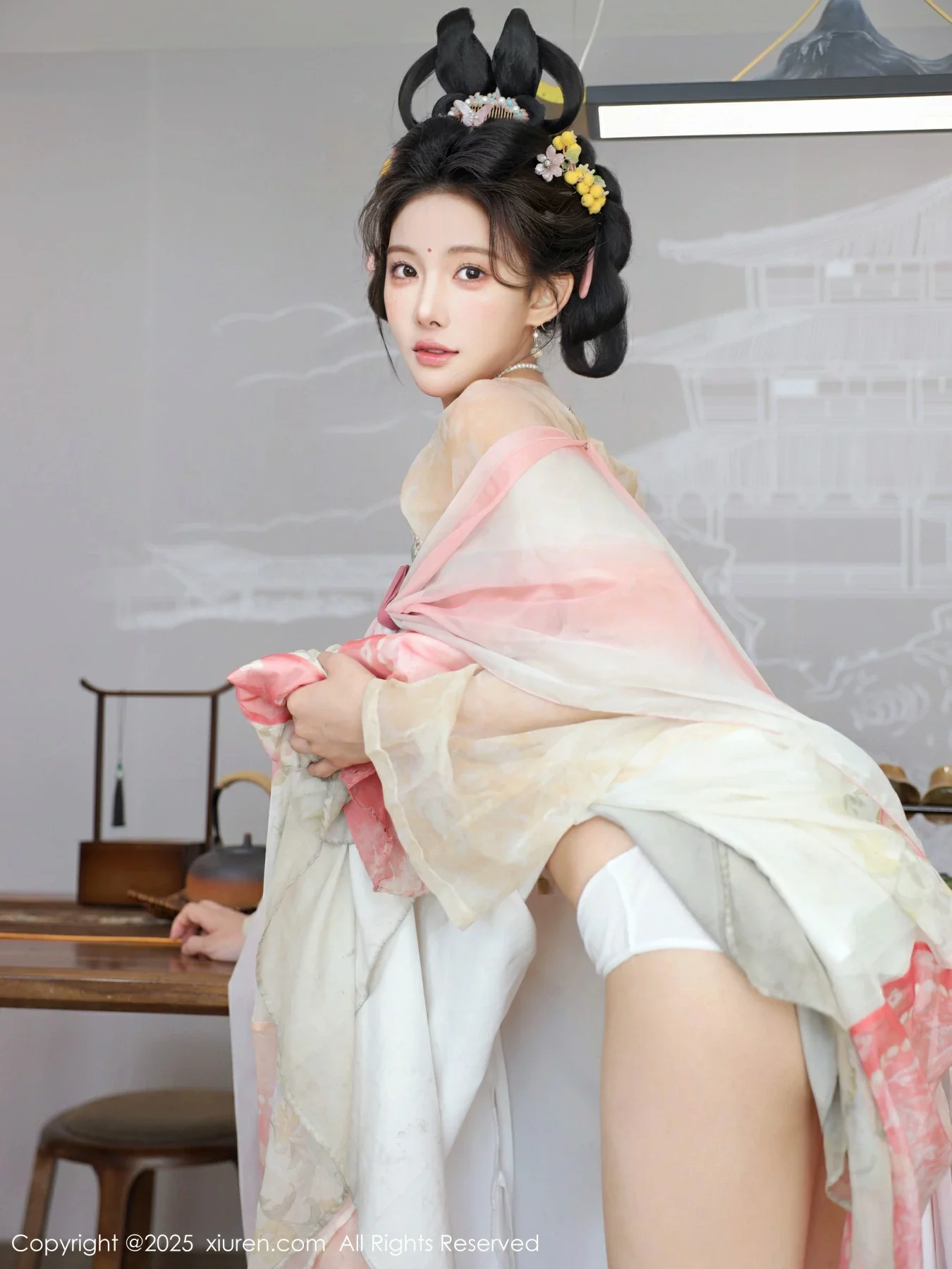 梨霜儿古典主题性感浅色古装服饰秀丰腴身材迷人美腿写真 第 83 张