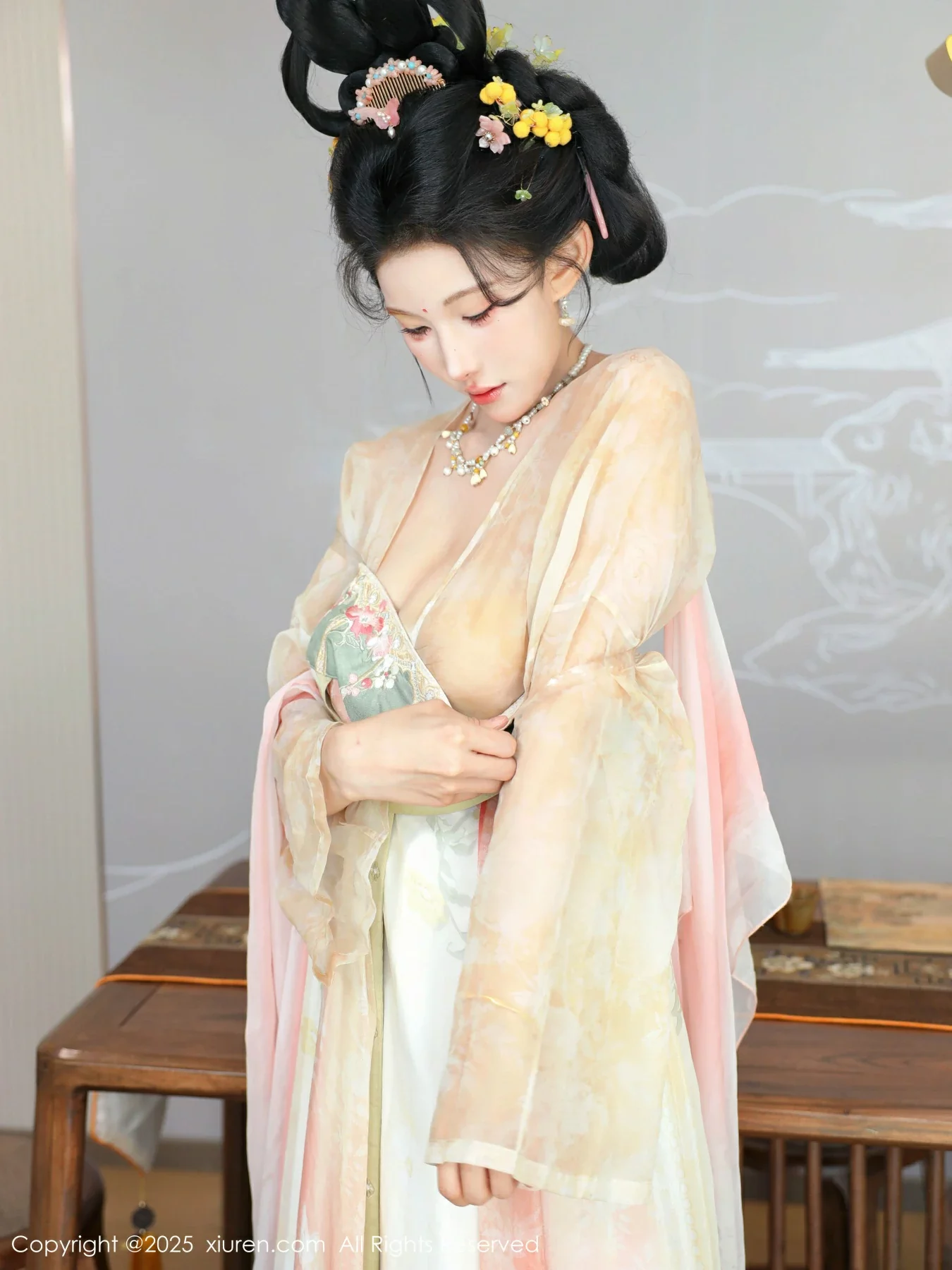 梨霜儿古典主题性感浅色古装服饰秀丰腴身材迷人美腿写真 第 98 张