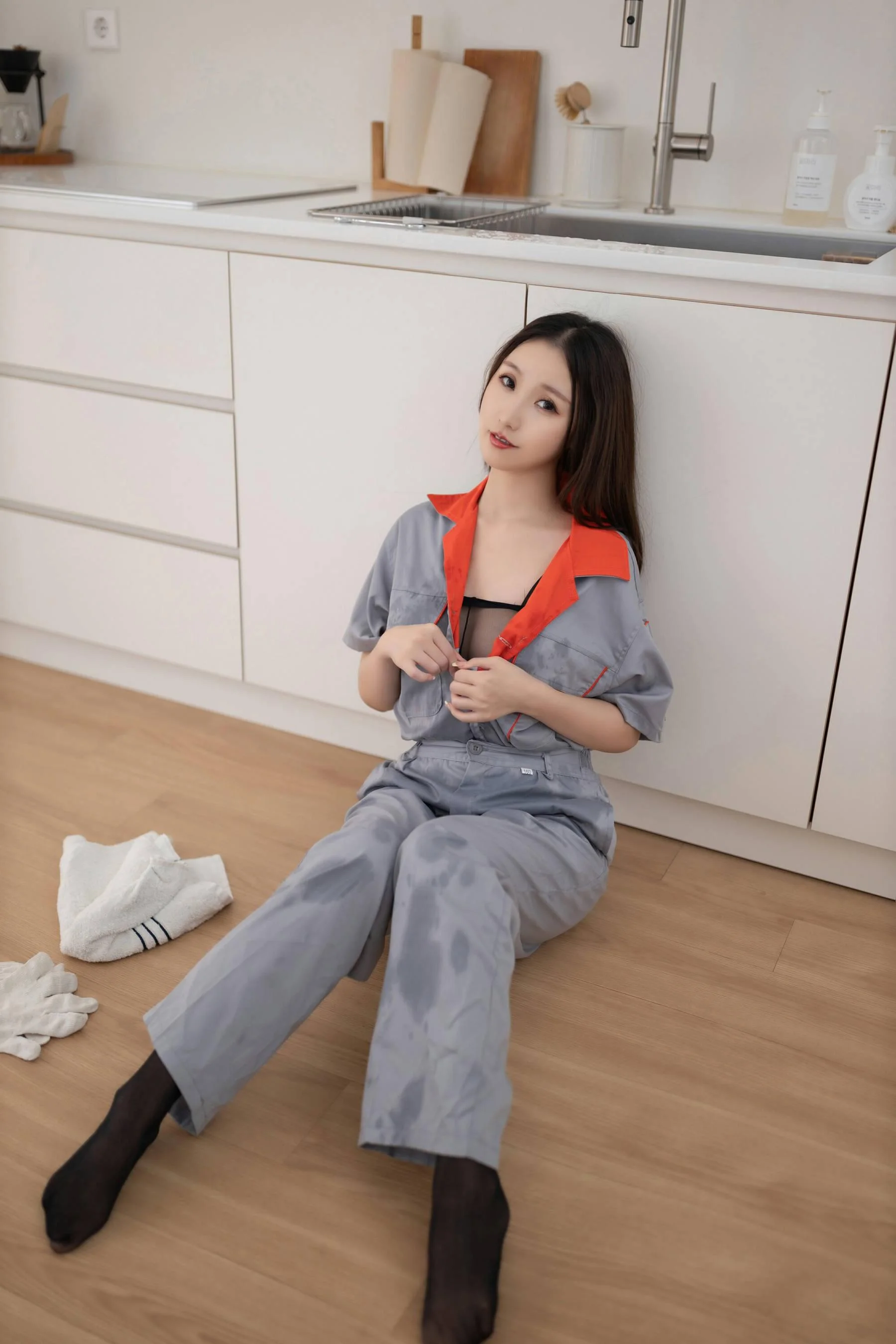 [秀人付费] 杏子 诱人私拍福利 物业小姐 第 24 张