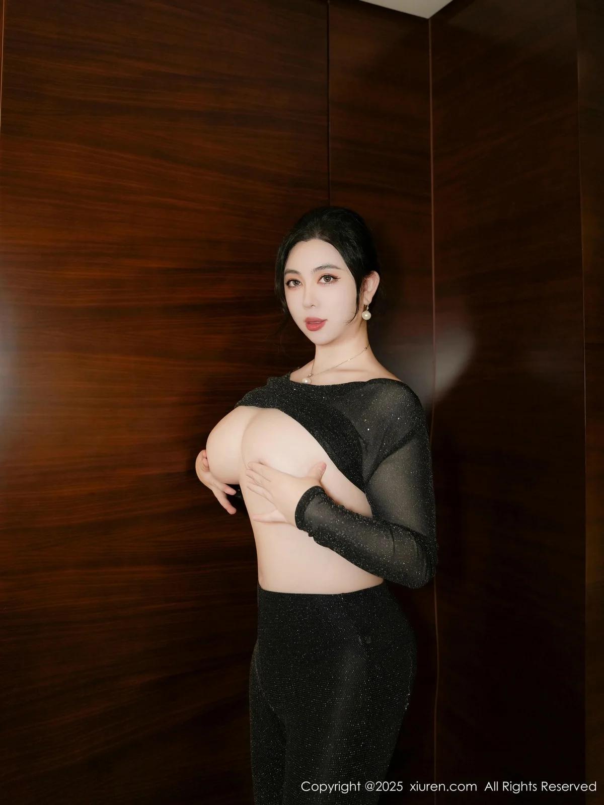 风景尤美性感黑色轻透服饰套装半脱秀丰腴身材撩人绝美写真 第 18 张