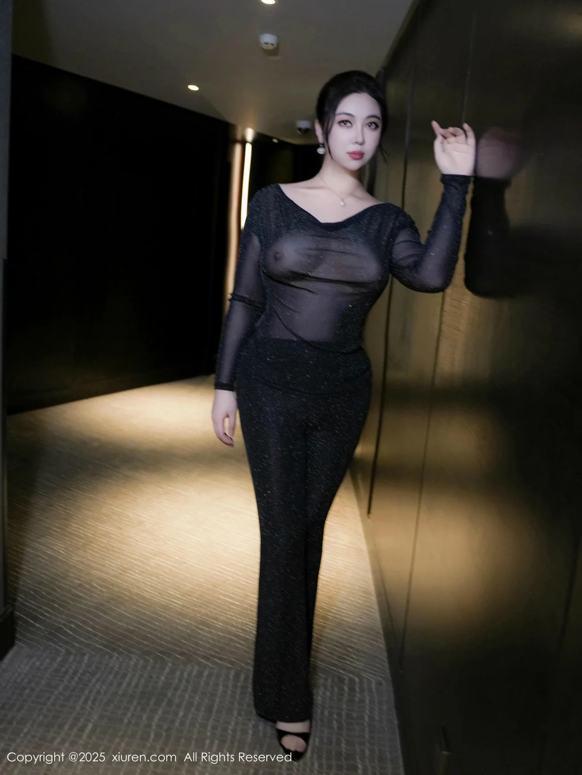 风景尤美性感黑色轻透服饰套装半脱秀丰腴身材撩人绝美写真 第 6 张