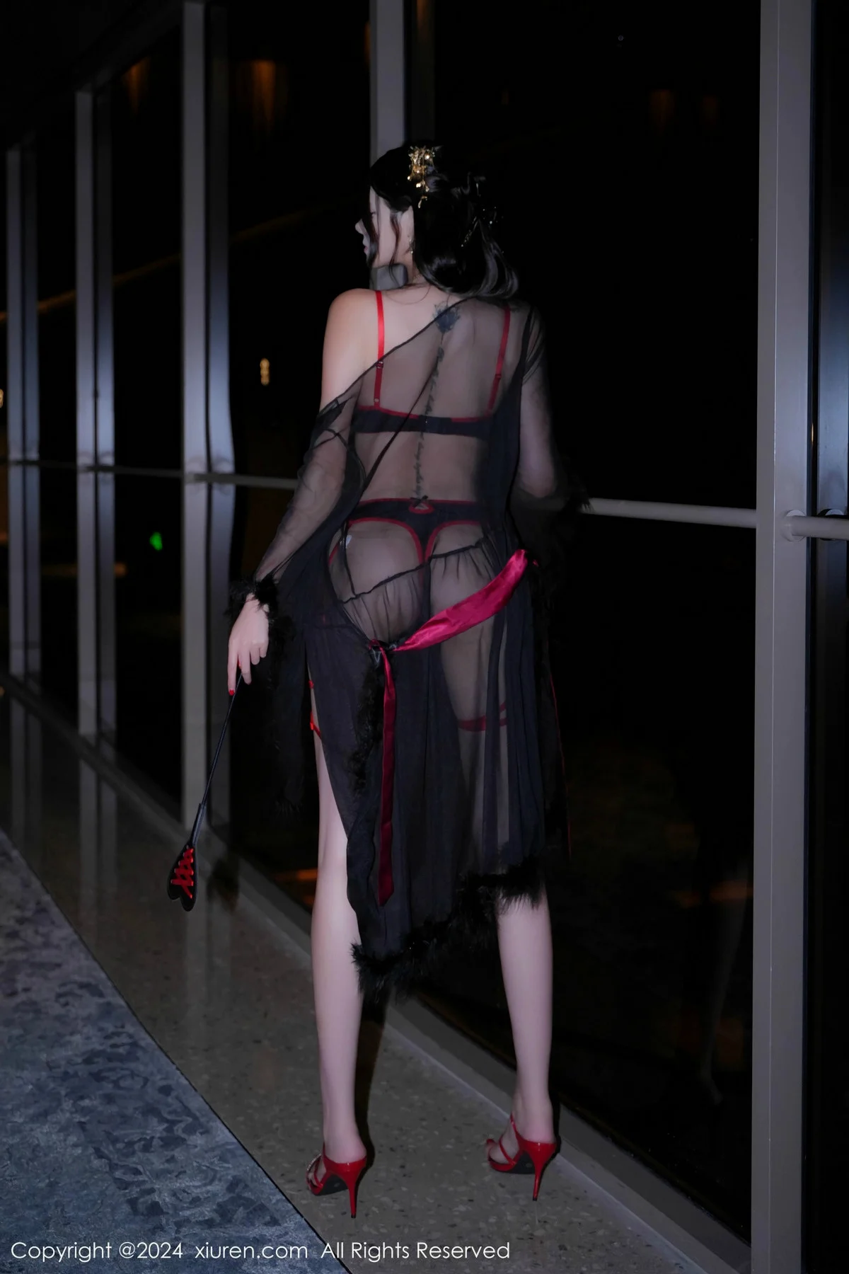 果茶姐姐私房性感红黑搭配情趣内衣秀曼妙身姿撩人绝美写真 第 12 张