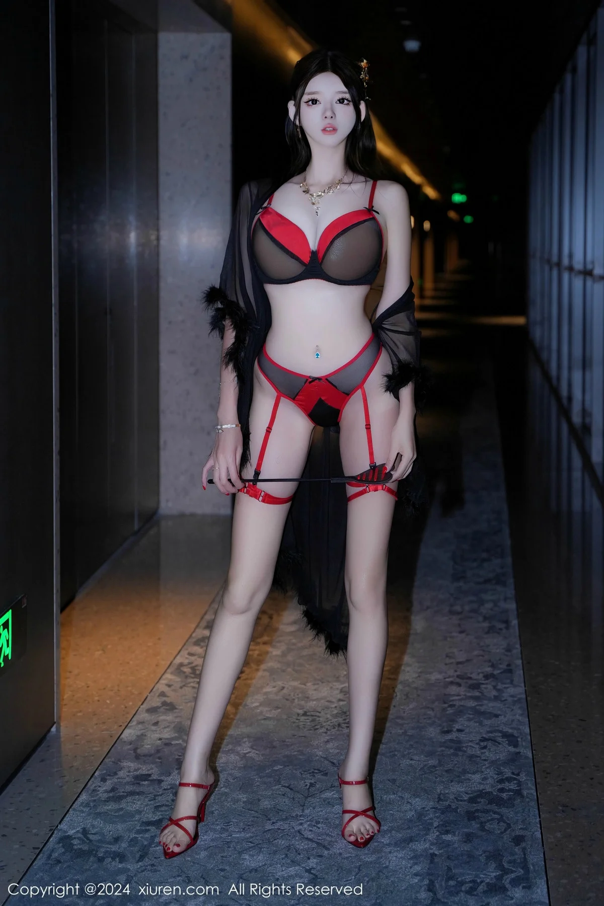 果茶姐姐私房性感红黑搭配情趣内衣秀曼妙身姿撩人绝美写真 第 20 张