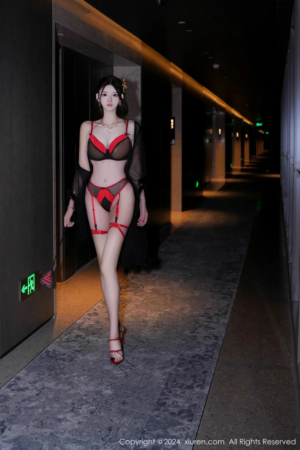 果茶姐姐私房性感红黑搭配情趣内衣秀曼妙身姿撩人绝美写真 第 7 张