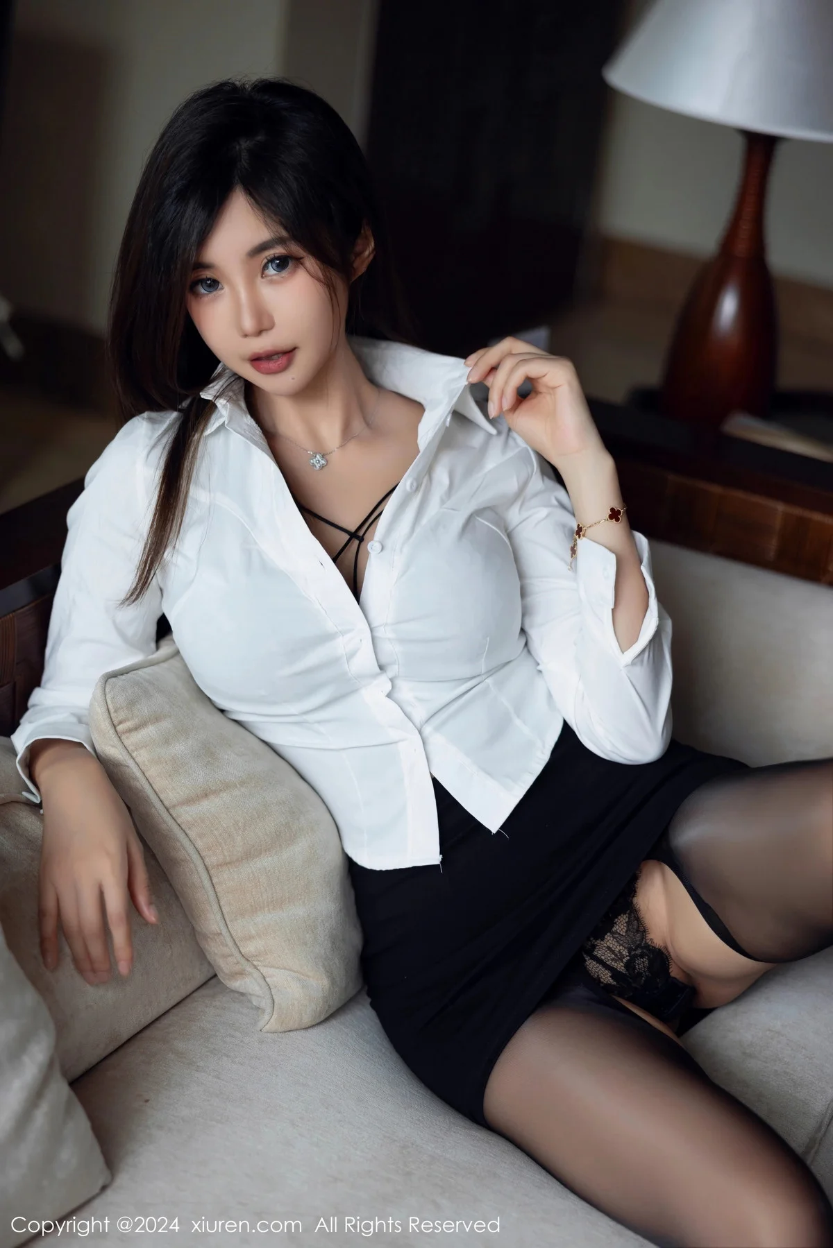 绮里嘉ula性感白T配黑短裙露蕾丝内衣秀曼妙身姿绝美写真 第 27 张