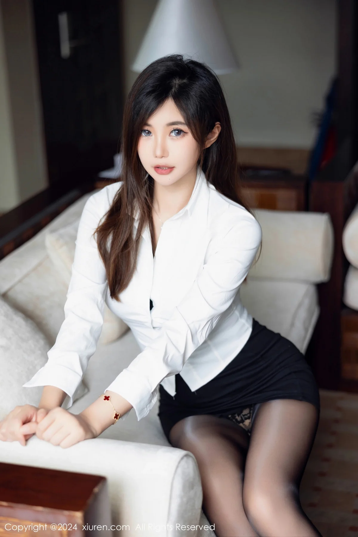 绮里嘉ula性感白T配黑短裙露蕾丝内衣秀曼妙身姿绝美写真 第 6 张