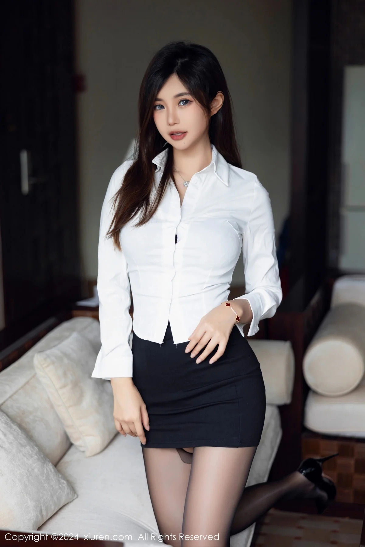 绮里嘉ula性感白T配黑短裙露蕾丝内衣秀曼妙身姿绝美写真 第 9 张