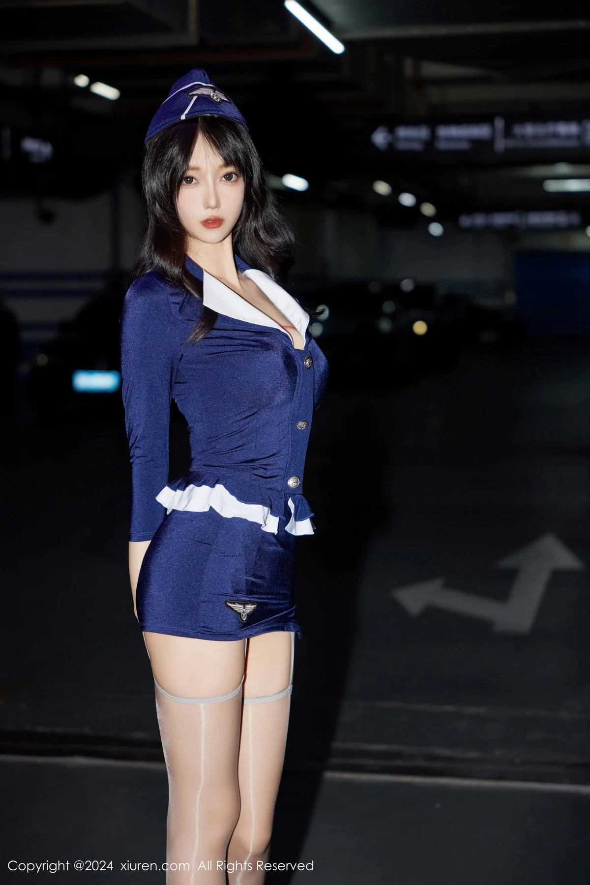 玥儿玥er性感蓝色制服露红色蕾丝内衣配灰丝袜秀美腿绝美写真 第 10 张