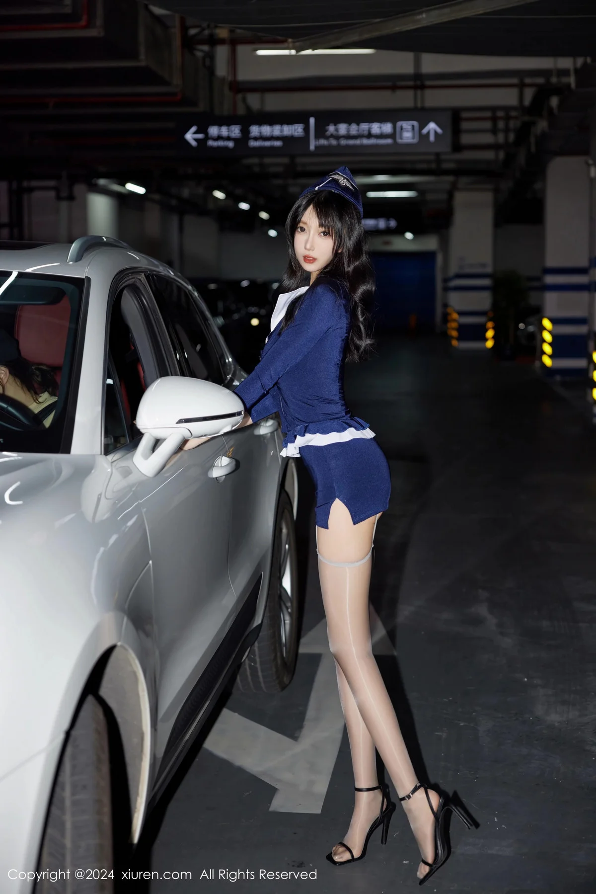 玥儿玥er性感蓝色制服露红色蕾丝内衣配灰丝袜秀美腿绝美写真 第 20 张