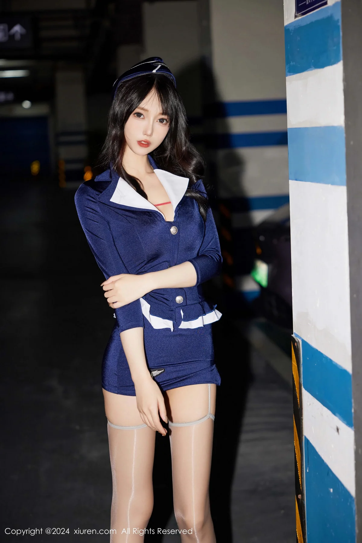 玥儿玥er性感蓝色制服露红色蕾丝内衣配灰丝袜秀美腿绝美写真 第 31 张