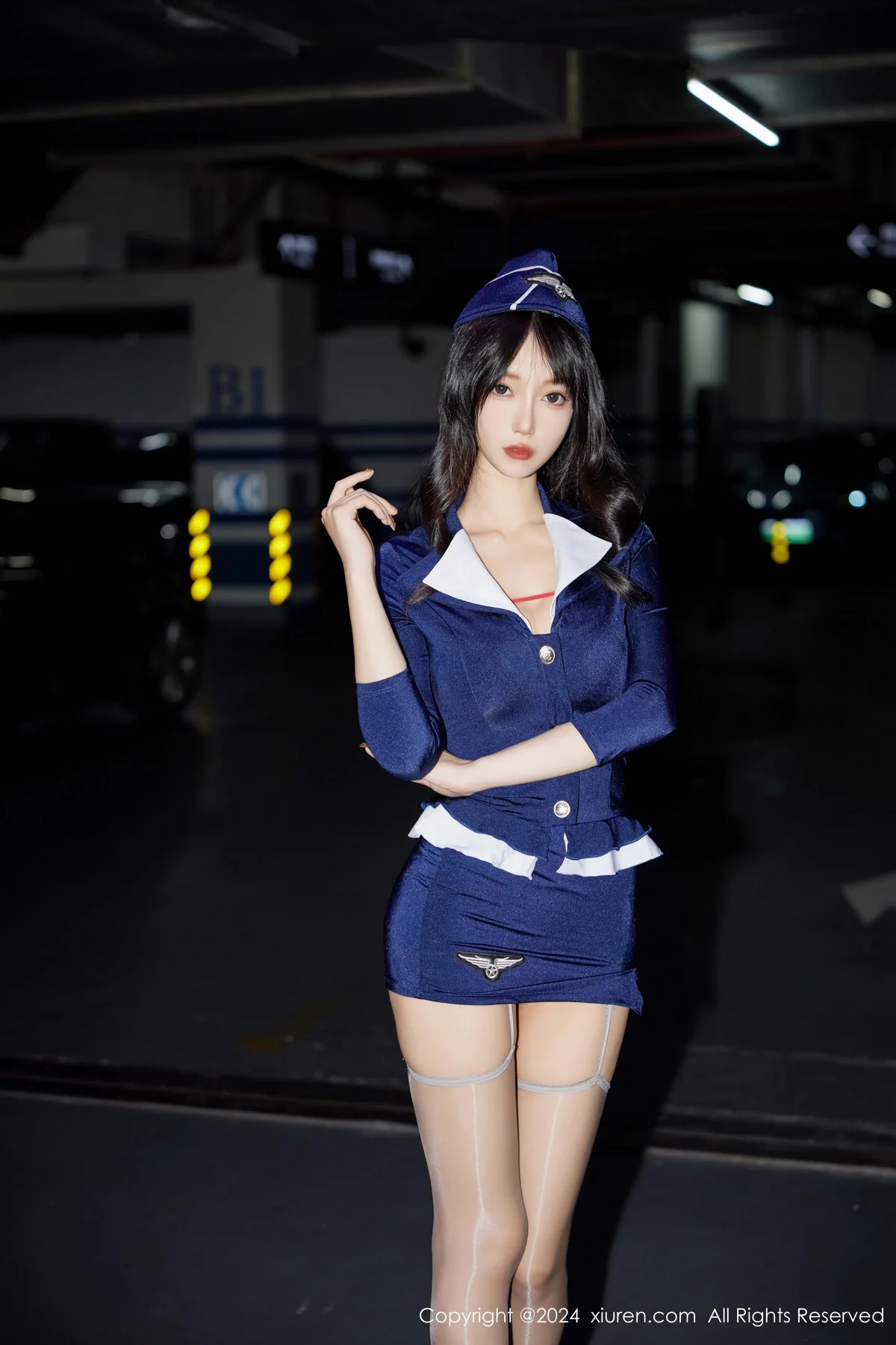 玥儿玥er性感蓝色制服露红色蕾丝内衣配灰丝袜秀美腿绝美写真 第 8 张
