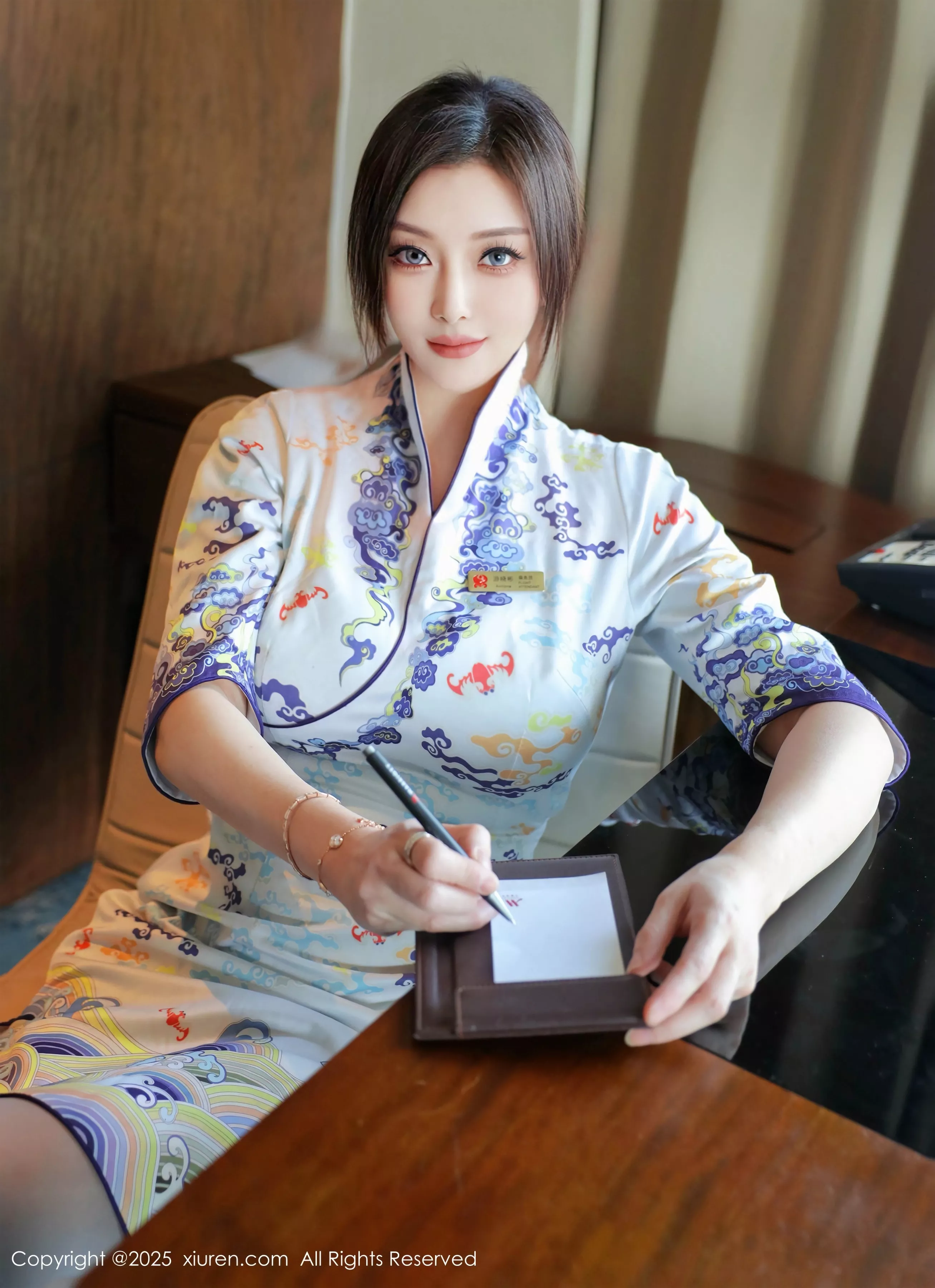 苏一诺性感青色旗袍露蓝色内衣配灰丝袜秀美腿绝美写真 第 20 张