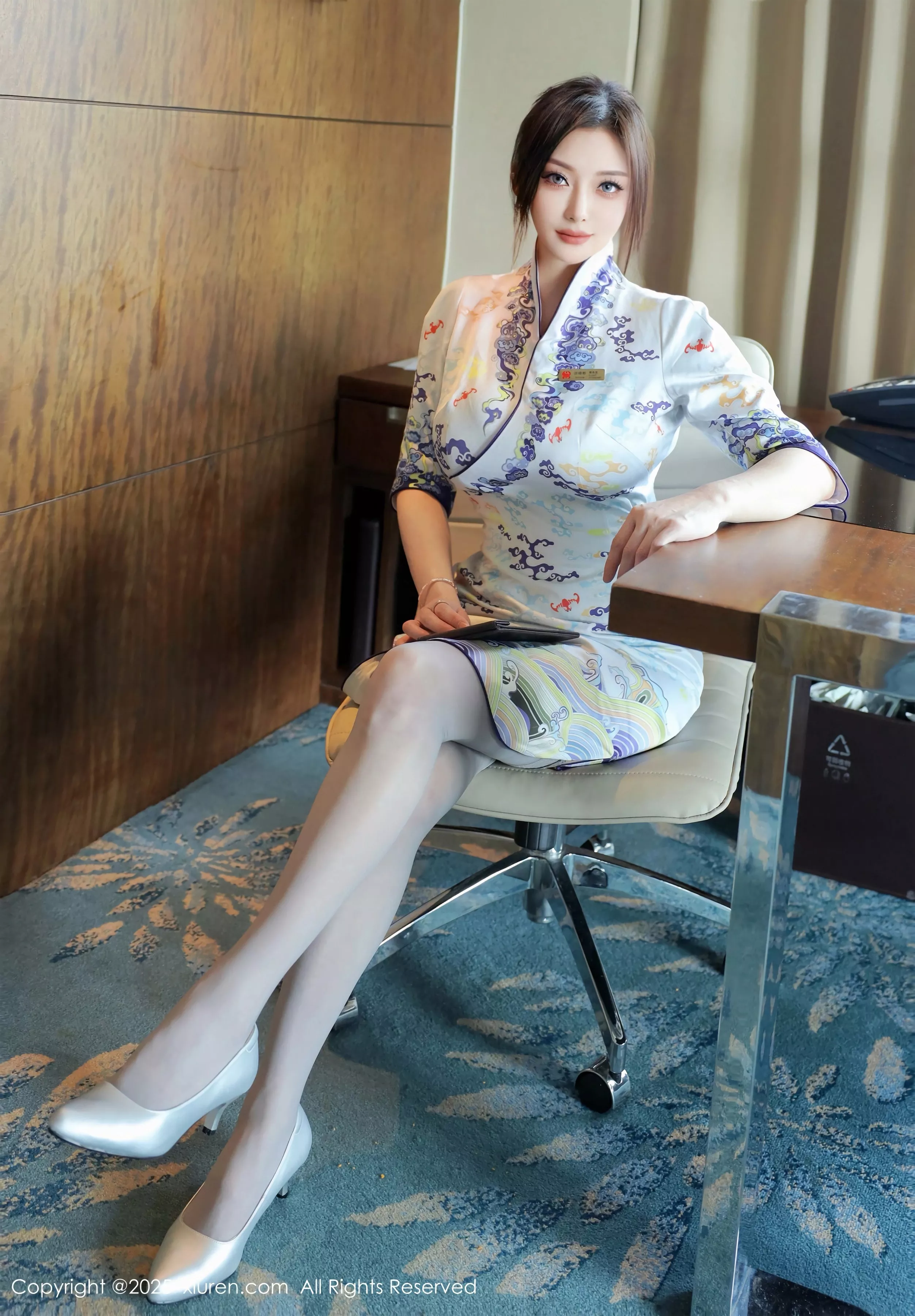 苏一诺性感青色旗袍露蓝色内衣配灰丝袜秀美腿绝美写真 第 21 张