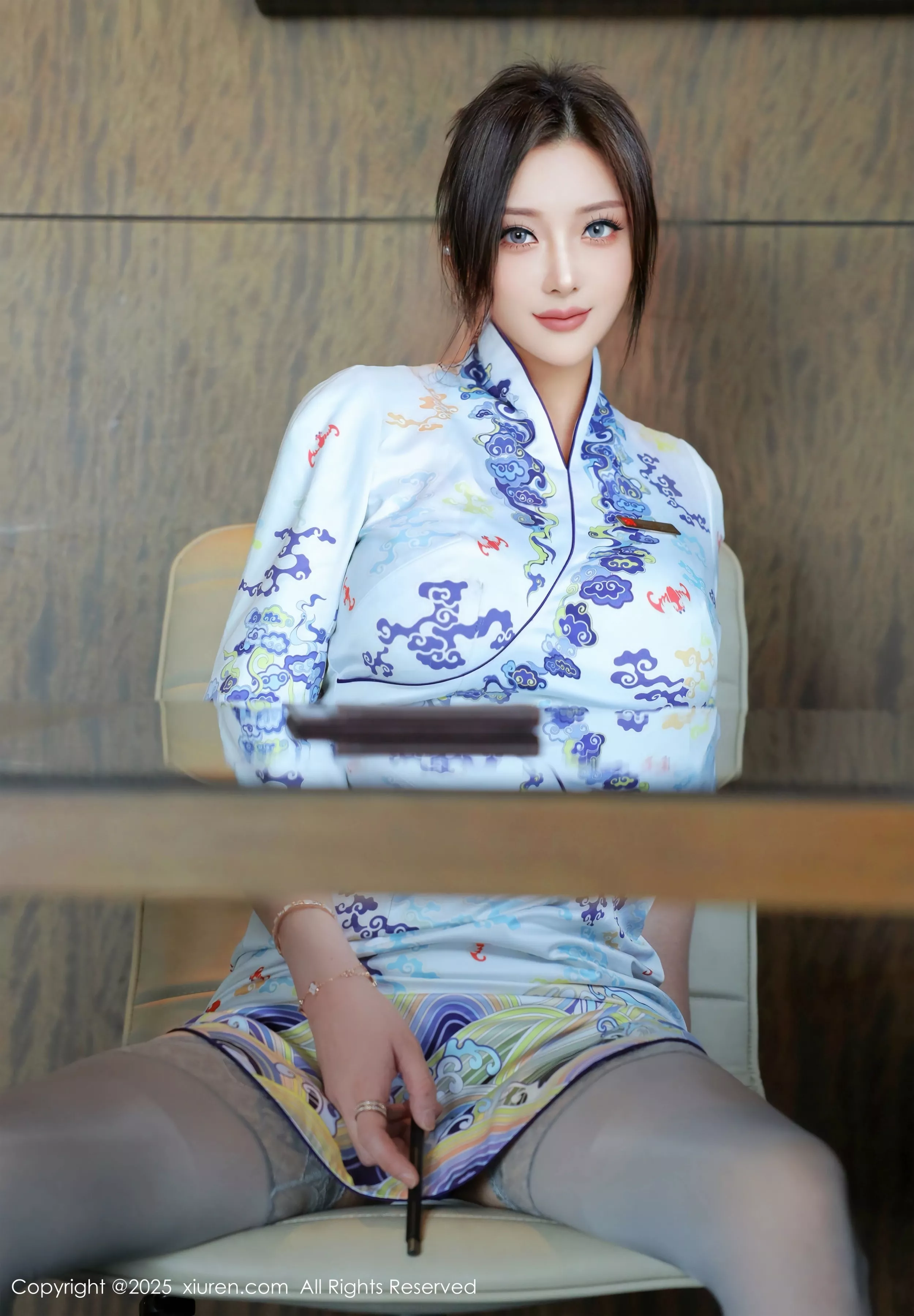 苏一诺性感青色旗袍露蓝色内衣配灰丝袜秀美腿绝美写真 第 39 张