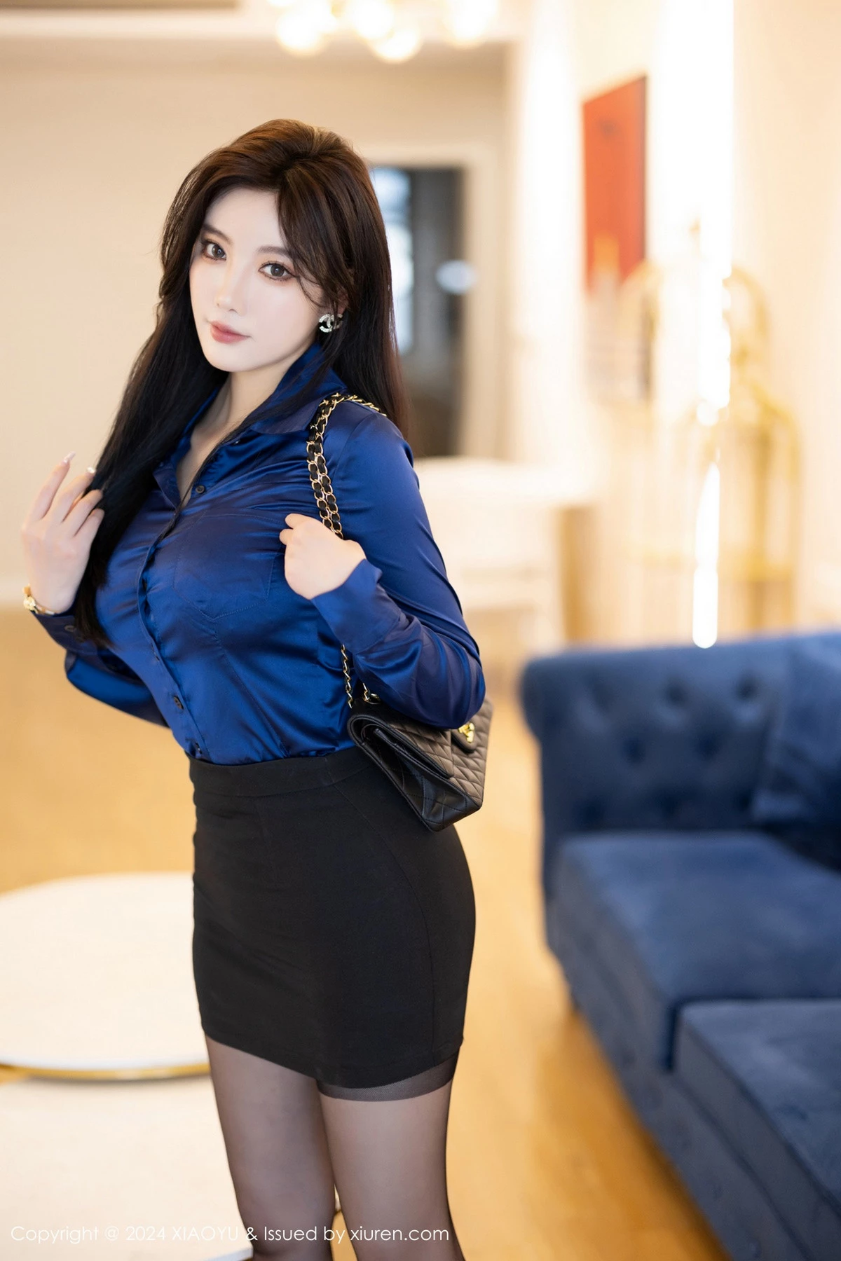 杨晨晨Yome性感蓝色OL服饰配超薄黑丝秀完美身材绝美写真 第 17 张