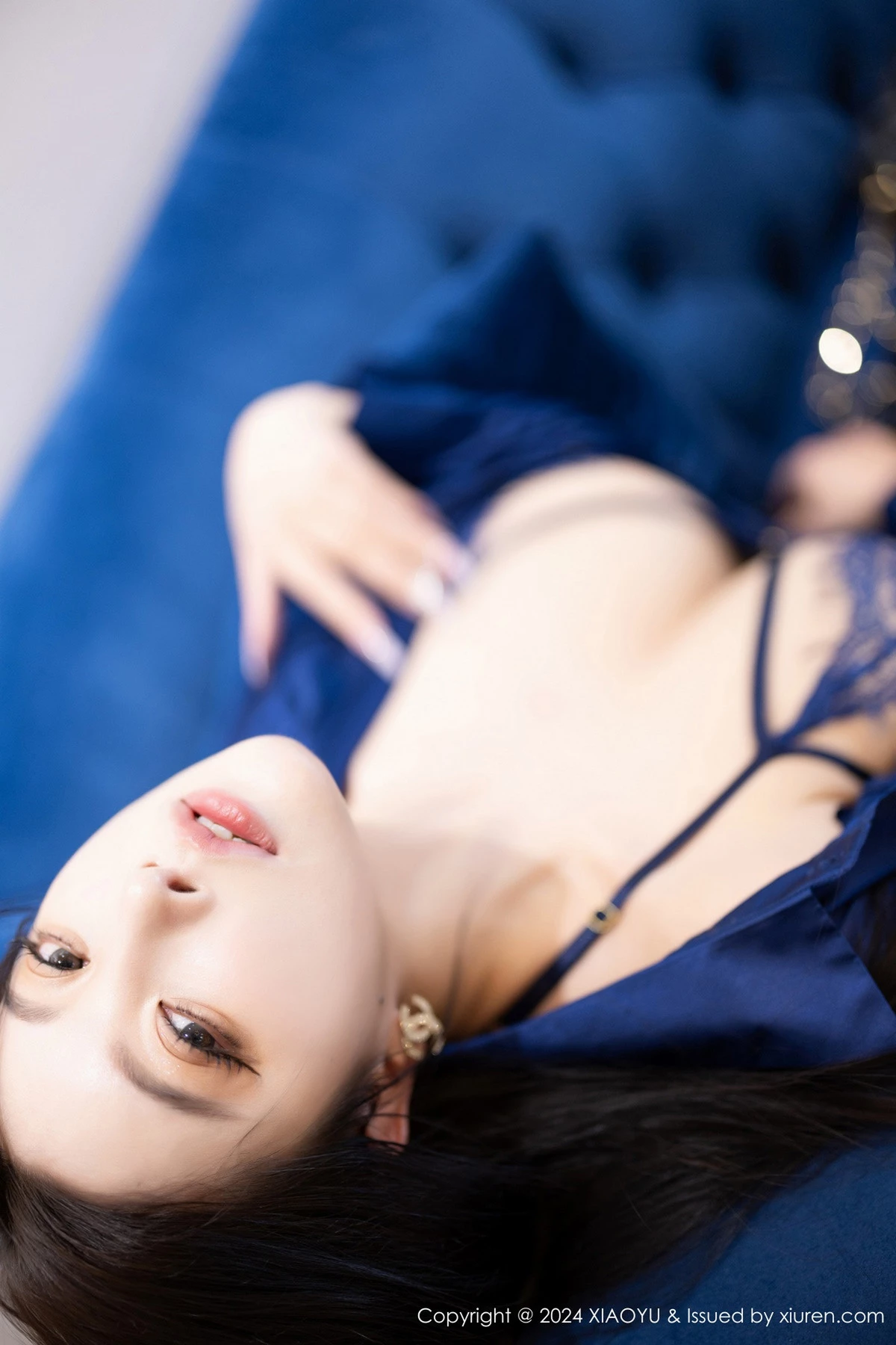 杨晨晨Yome性感蓝色OL服饰配超薄黑丝秀完美身材绝美写真 第 74 张