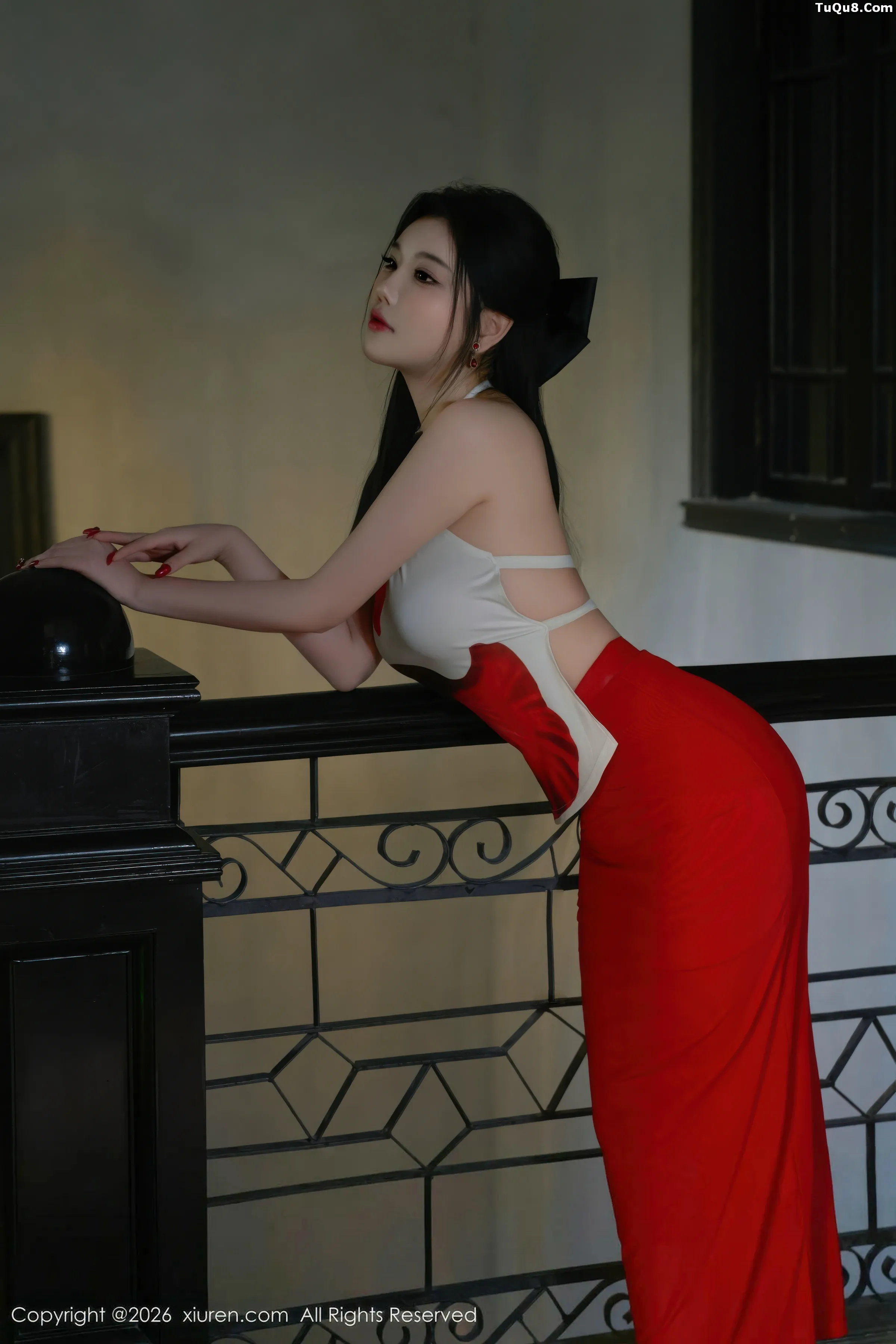 杨晨晨.性感红色长裙+黑色连体衣秀丰腴身材惹火绝美写真 第 29 张