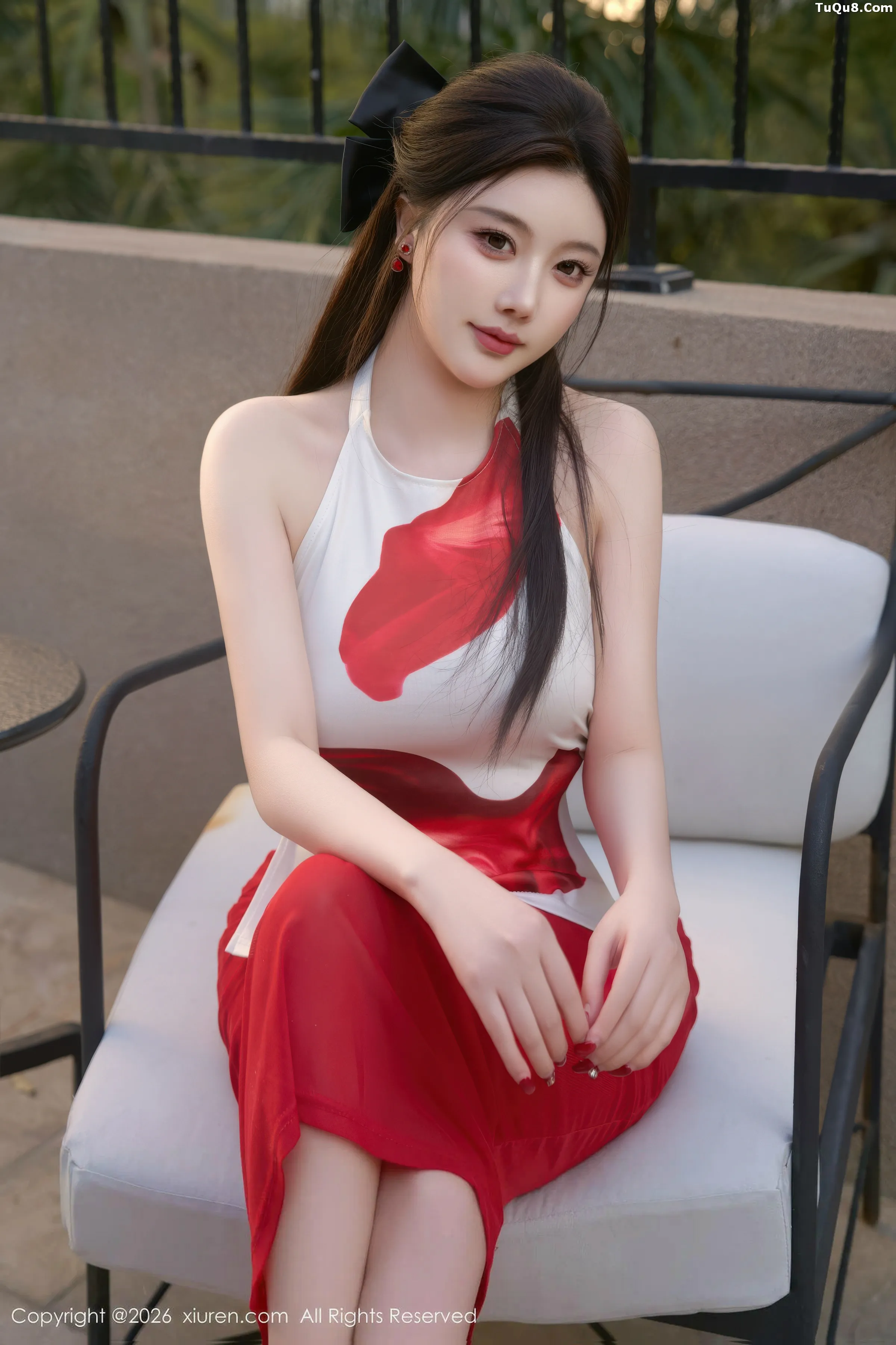 杨晨晨.性感红色长裙+黑色连体衣秀丰腴身材惹火绝美写真 第 3 张