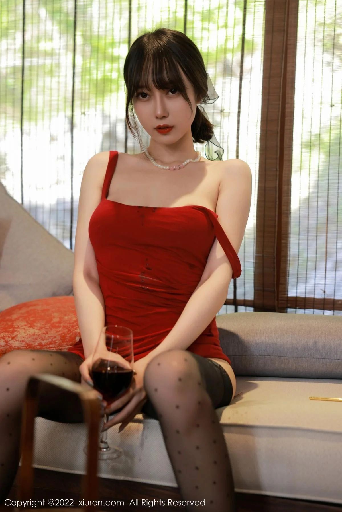 玥儿玥er澳门旅拍性感红色连衣裙配魅惑黑丝撩人绝美写真 第 15 张
