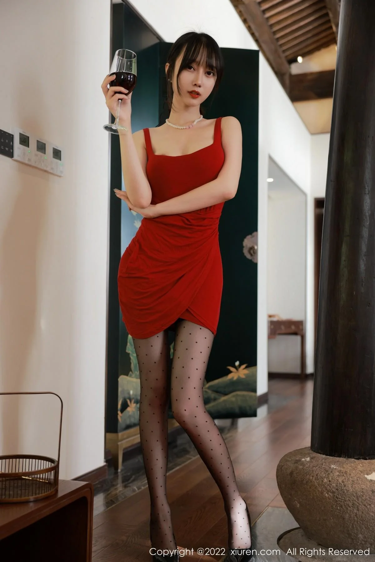 玥儿玥er澳门旅拍性感红色连衣裙配魅惑黑丝撩人绝美写真 第 7 张