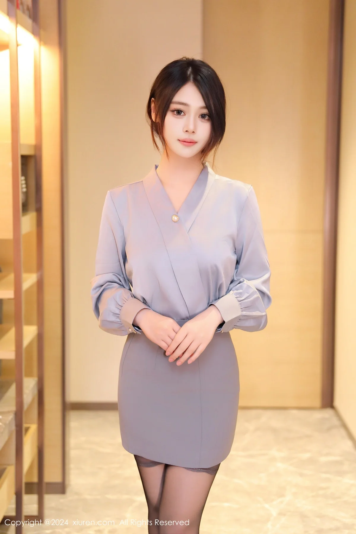 蛋蛋宝性感灰色OL服饰配灰丝吊袜秀丰腴身材完美绝美写真 第 10 张