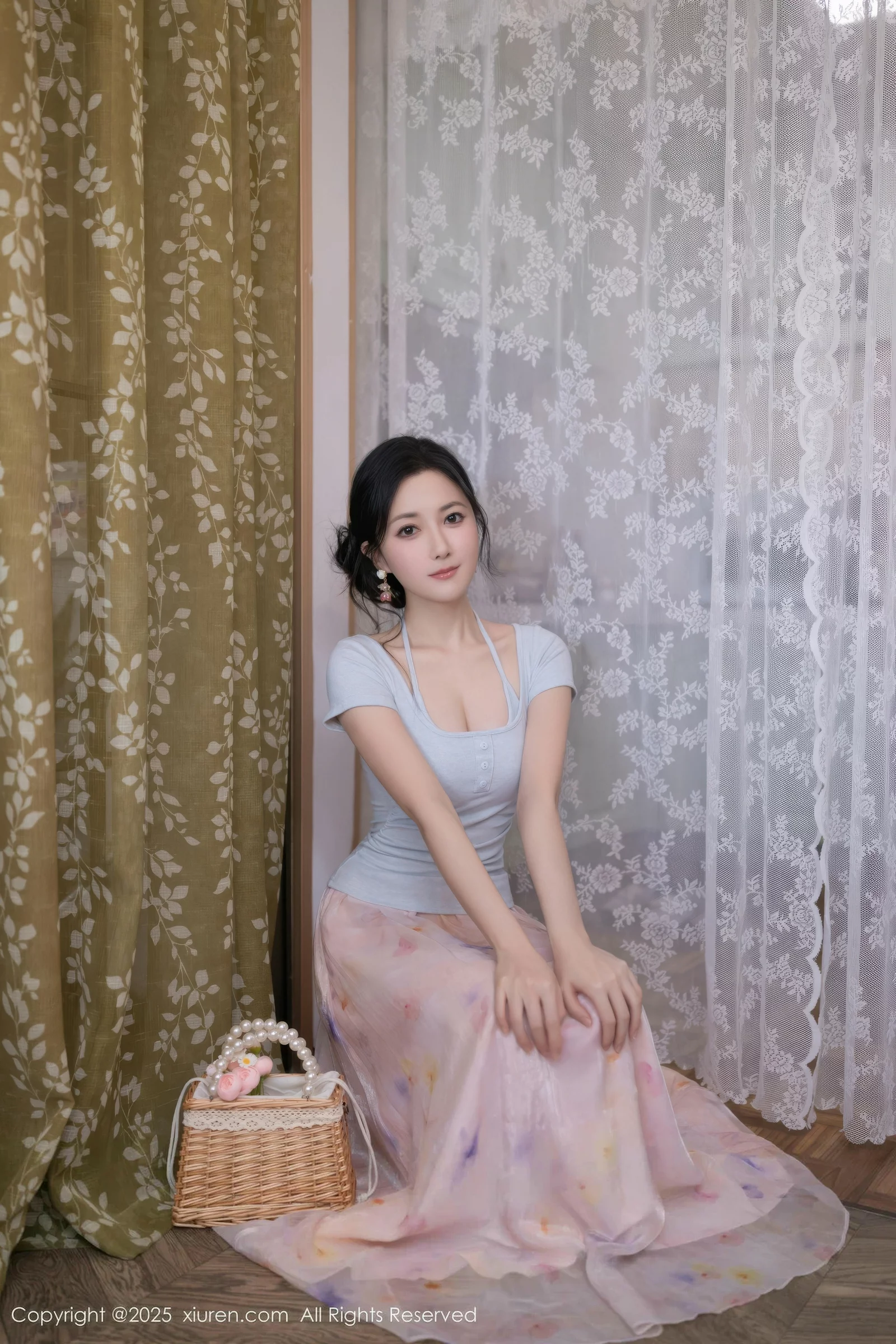 鱼子酱Fish性感粉色薄纱裙露开档肉丝秀曼妙身姿绝美写真 第 4 张