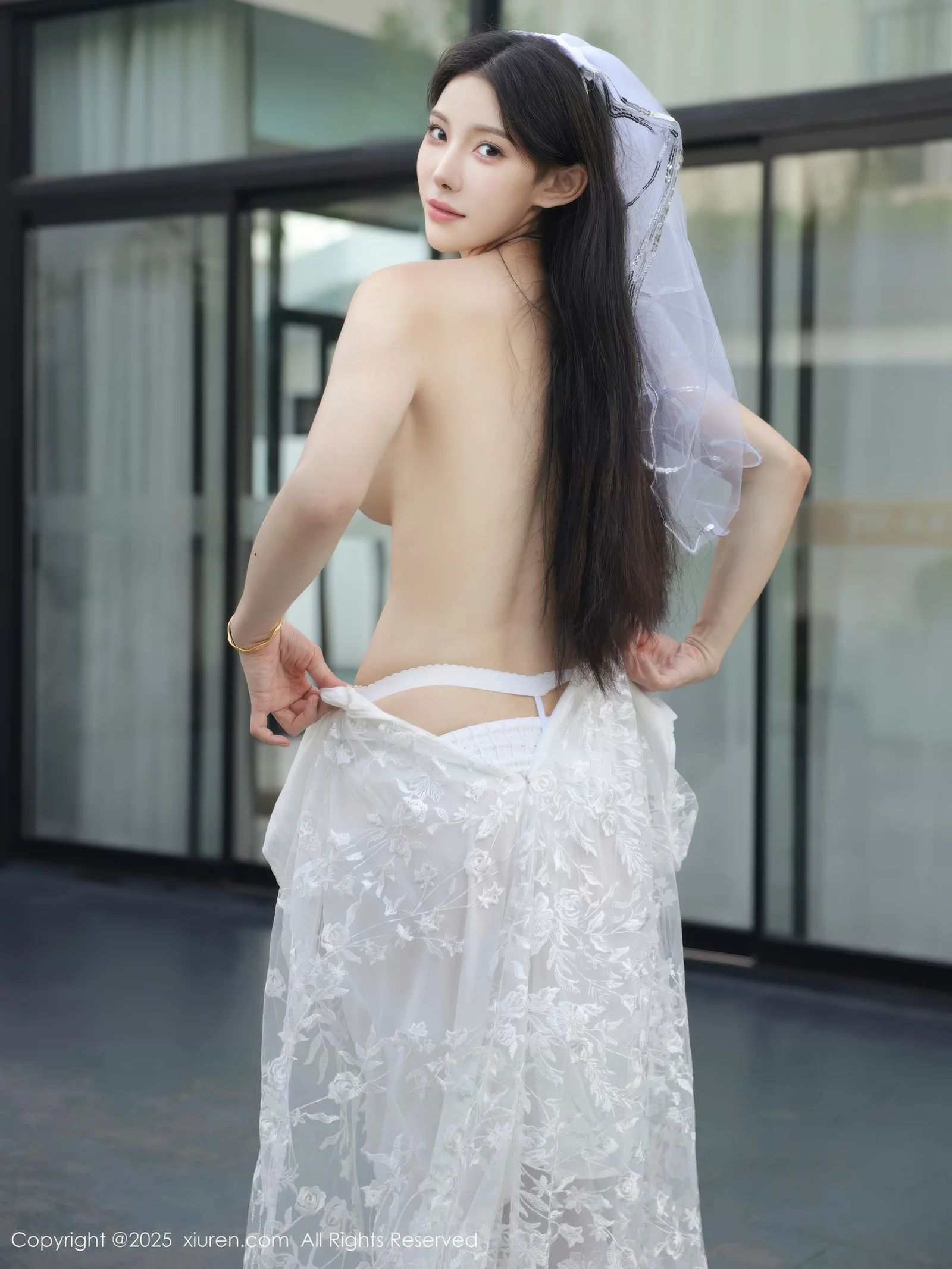 梨霜儿性感低胸白色婚纱配白色丝袜秀丰腴身材完美绝美写真 第 104 张